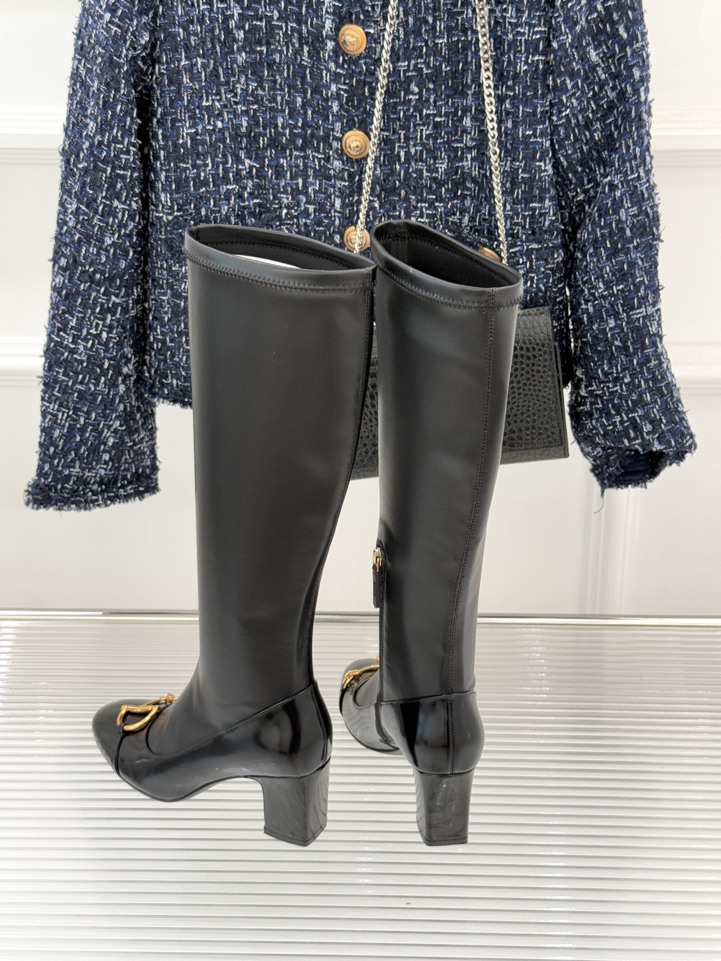 Gucci/古驰25WF新品马衔扣粗跟弹力靴长靴以标志性美学重塑冬日踝间格调。浅金色调马衔扣缀于靴面复刻