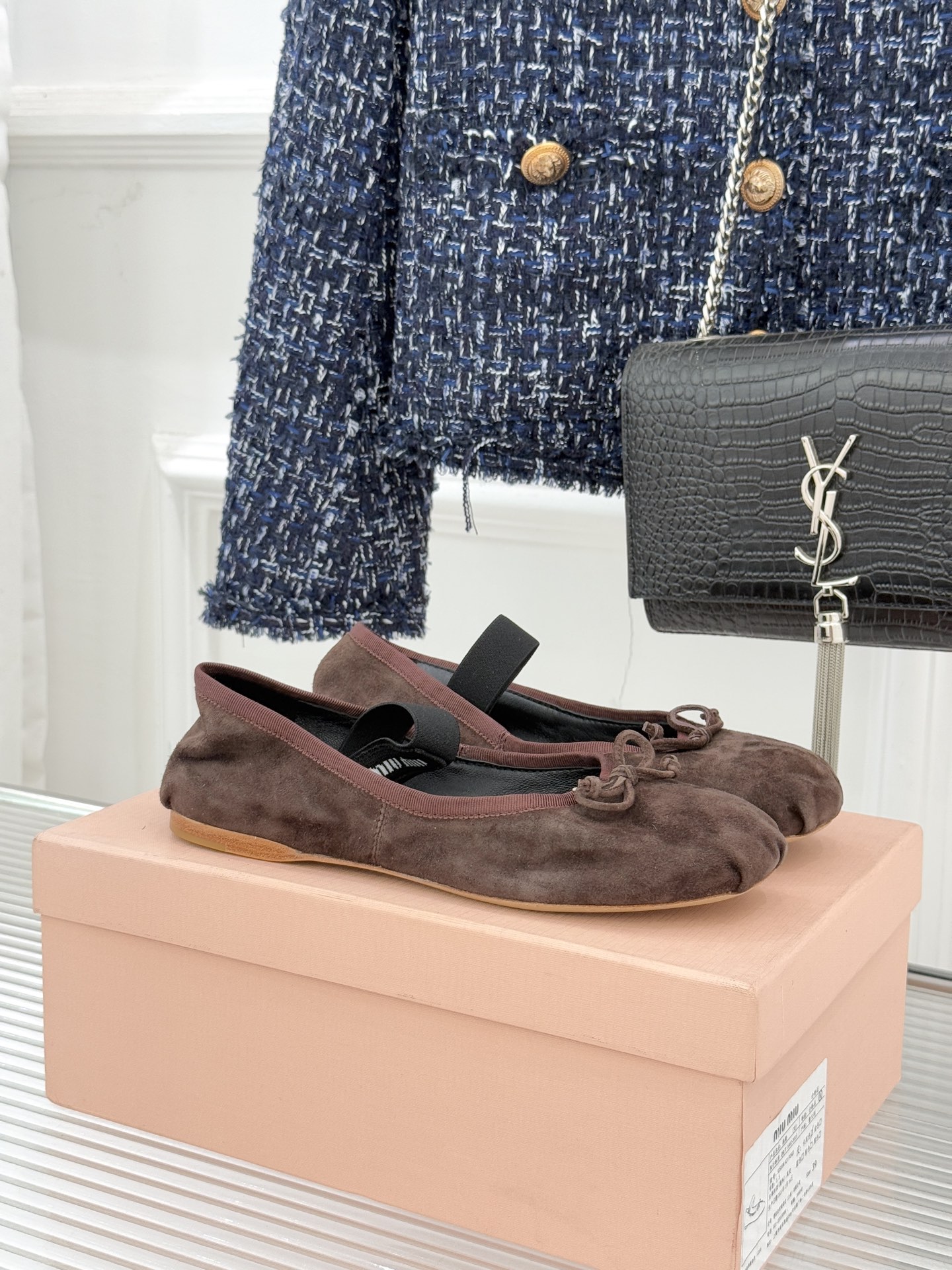 Miu Miu/缪缪经典蝴蝶结字母绸缎芭蕾舞鞋承袭MIU MIU标志性少女奢雅基因经典芭蕾舞鞋以柔润缎光