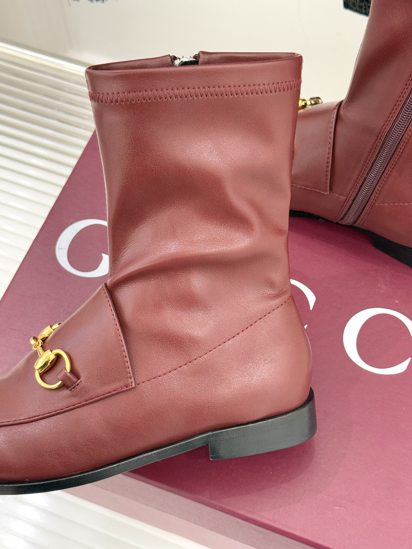 Gucci/古驰经典双G马衔扣复古乐福弹力靴短靴当百年马术基因邂逅现代穿着哲学这款弹力靴便有了跨越时光的