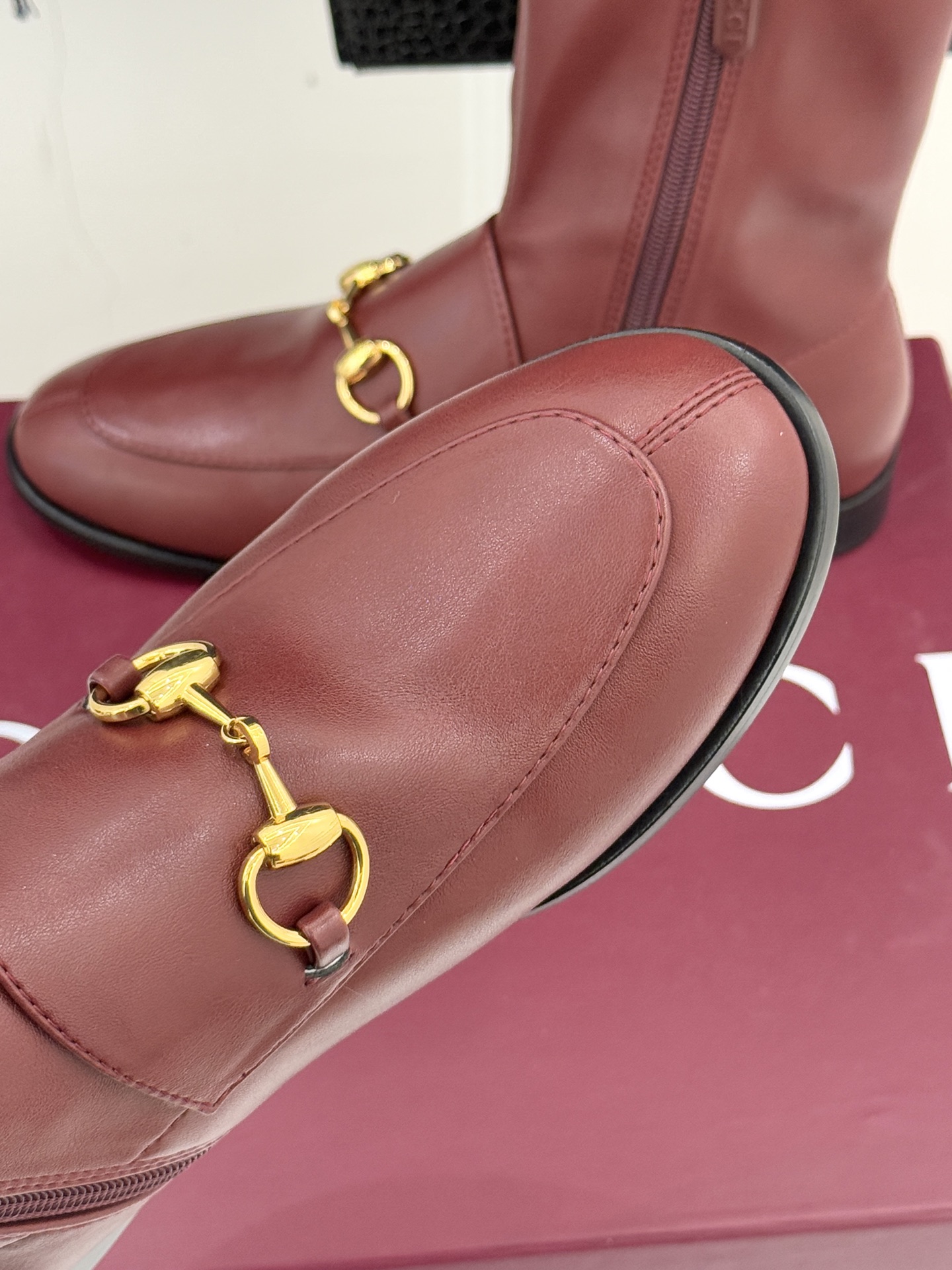 Gucci/古驰经典双G马衔扣复古乐福弹力靴短靴当百年马术基因邂逅现代穿着哲学这款弹力靴便有了跨越时光的