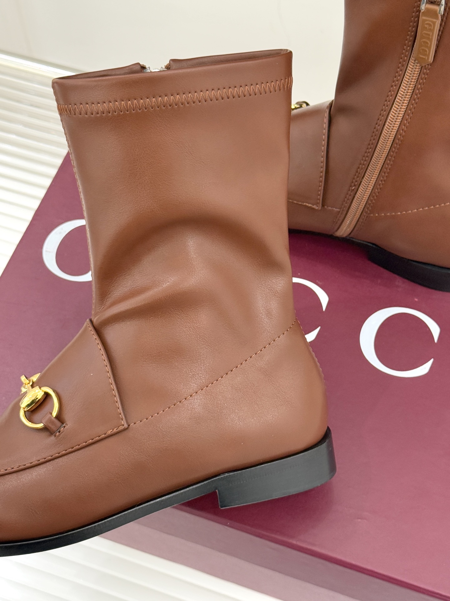 Gucci/古驰经典双G马衔扣复古乐福弹力靴短靴当百年马术基因邂逅现代穿着哲学这款弹力靴便有了跨越时光的