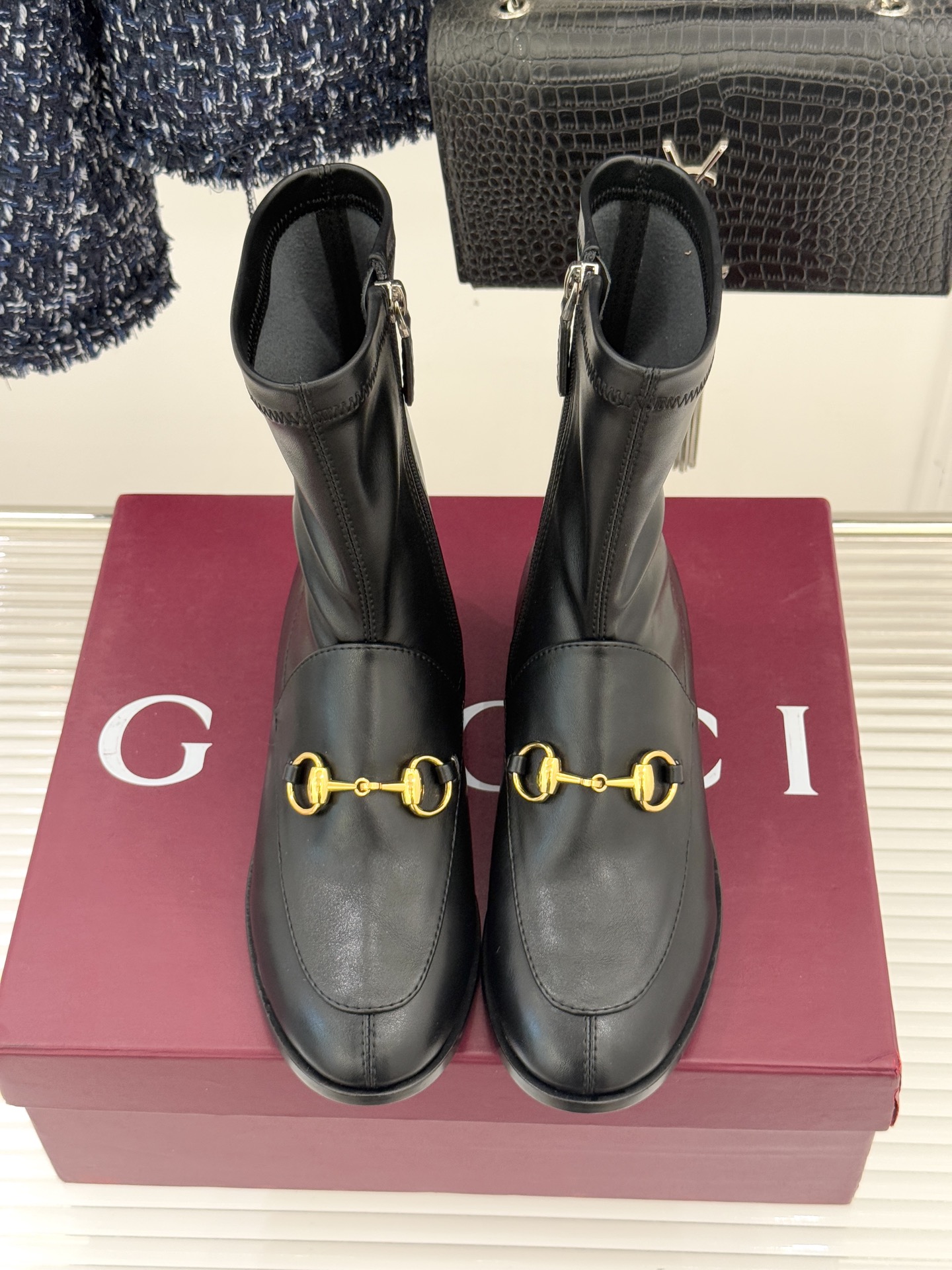 Gucci/古驰经典双G马衔扣复古乐福弹力靴短靴当百年马术基因邂逅现代穿着哲学这款弹力靴便有了跨越时光的