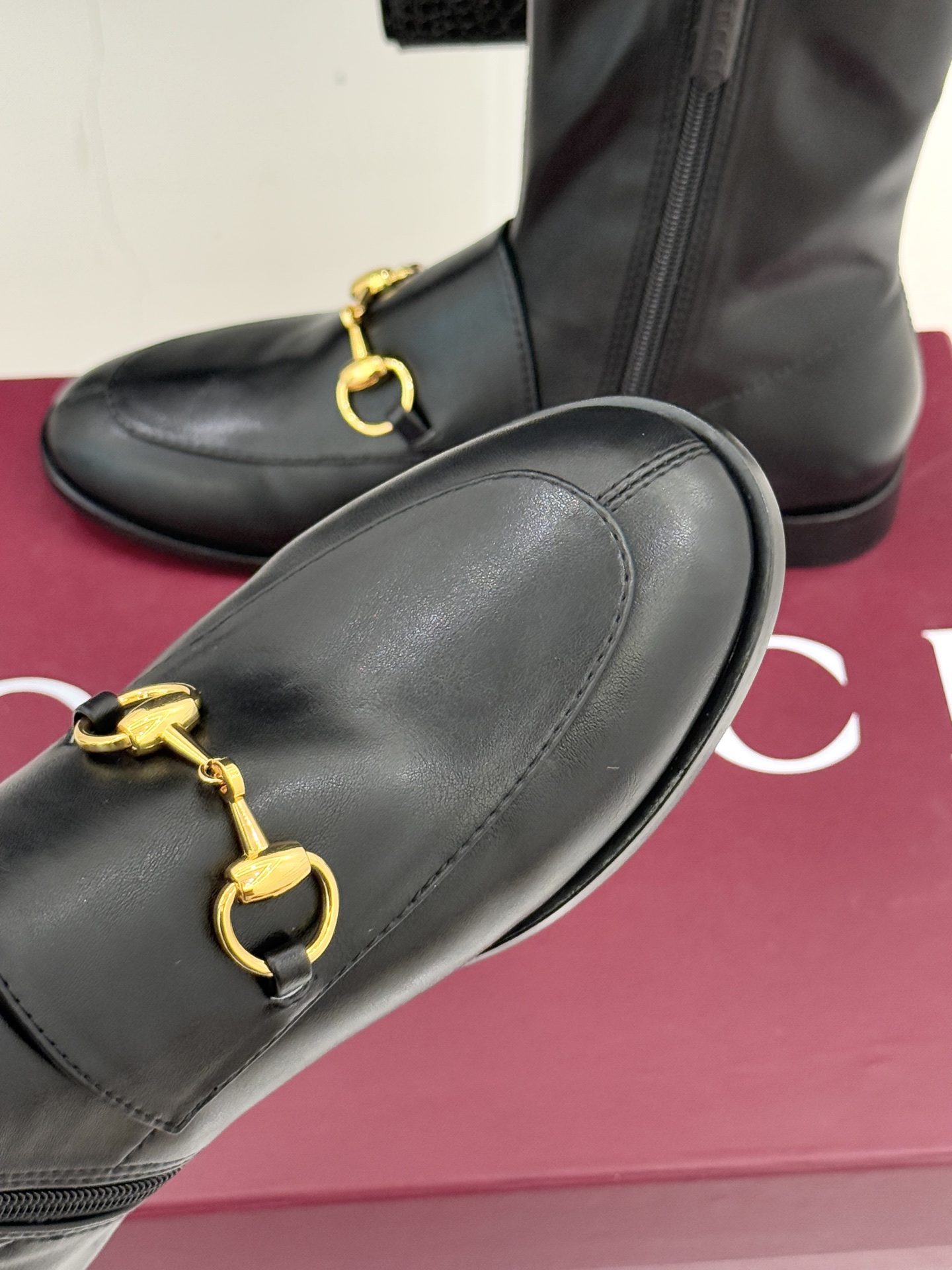 Gucci/古驰经典双G马衔扣复古乐福弹力靴短靴当百年马术基因邂逅现代穿着哲学这款弹力靴便有了跨越时光的