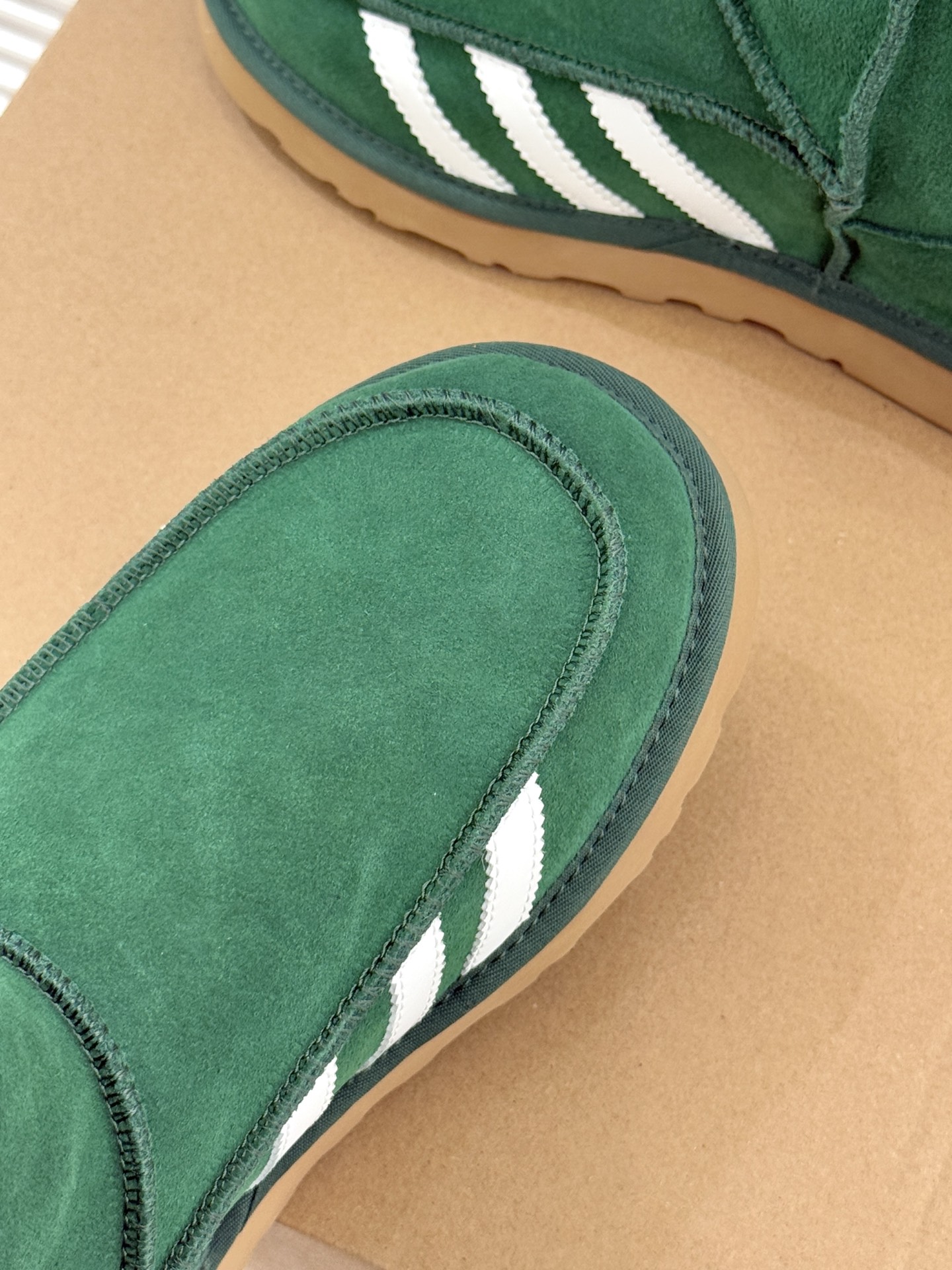 UGG X PUMA彪马联名款新品雪地靴当雪地靴界的保暖标杆UGG与运动领域的潮流先锋PUMA跨界相拥打