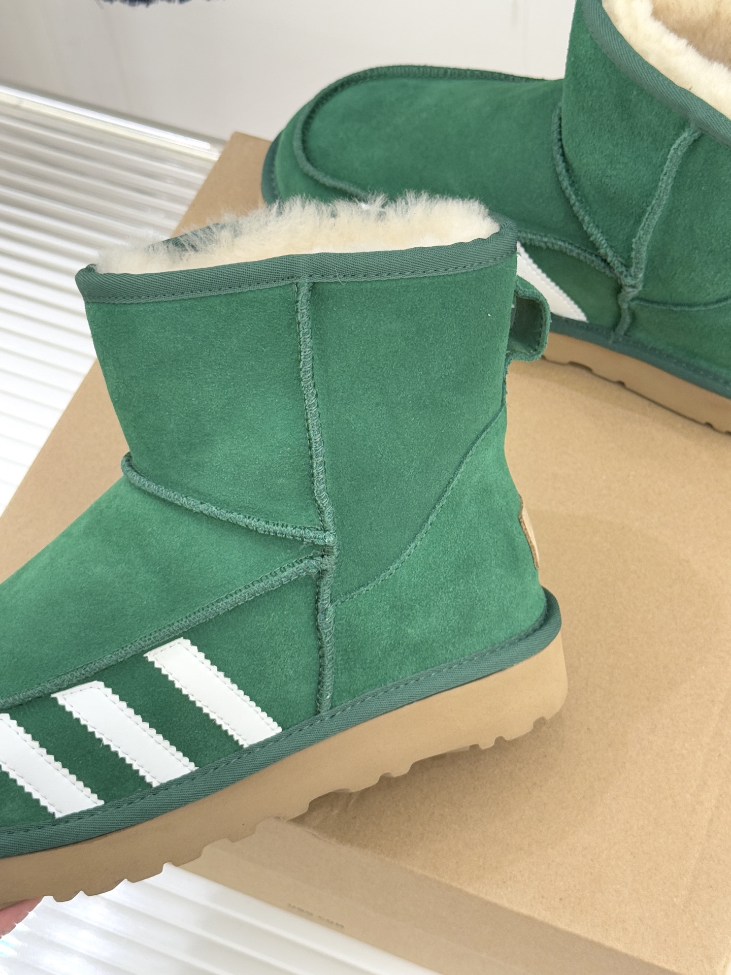 UGG X PUMA彪马联名款新品雪地靴当雪地靴界的保暖标杆UGG与运动领域的潮流先锋PUMA跨界相拥打