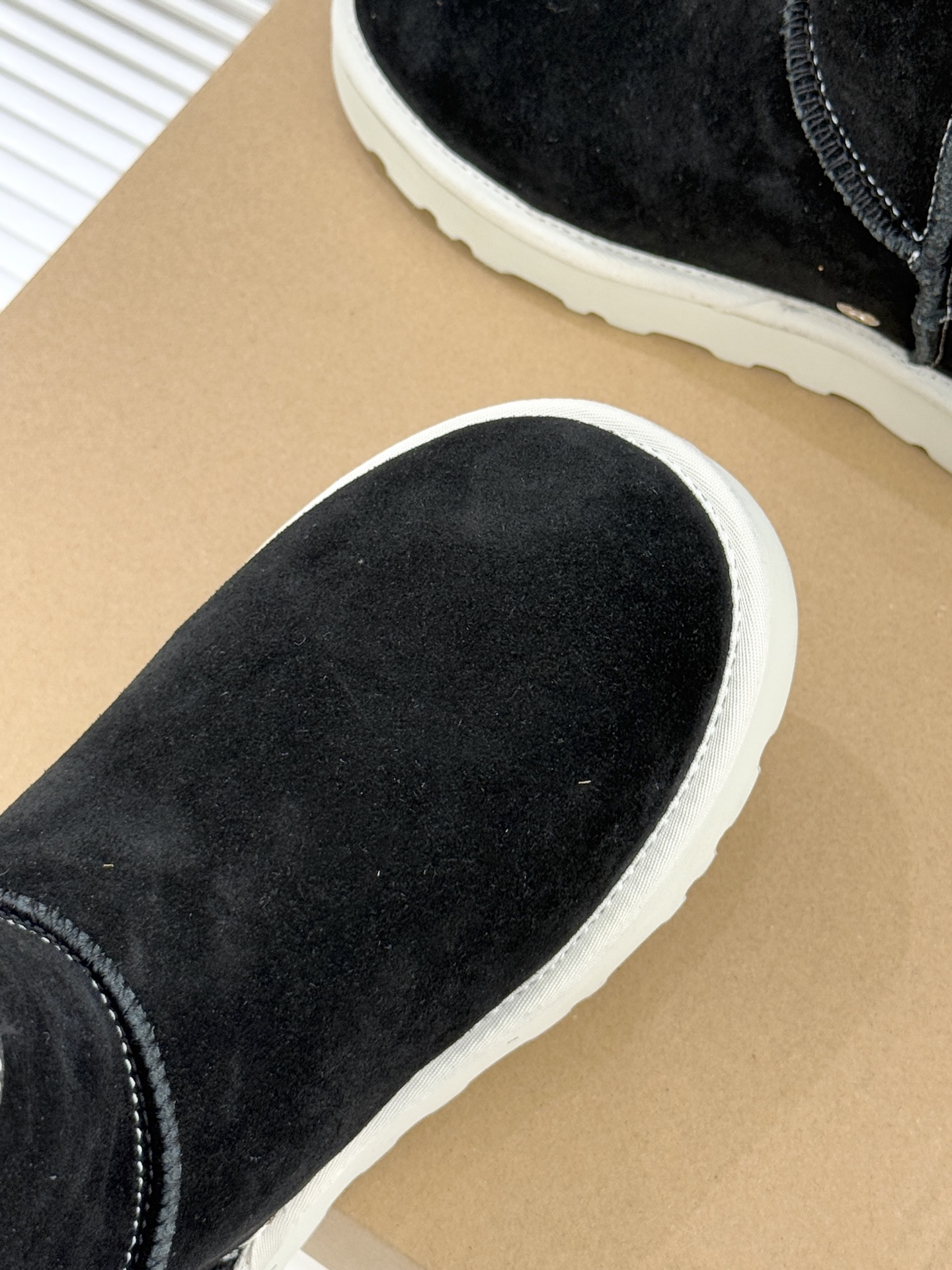 UGG X PUMA彪马联名款新品雪地靴当雪地靴界的保暖标杆UGG与运动领域的潮流先锋PUMA跨界相拥打