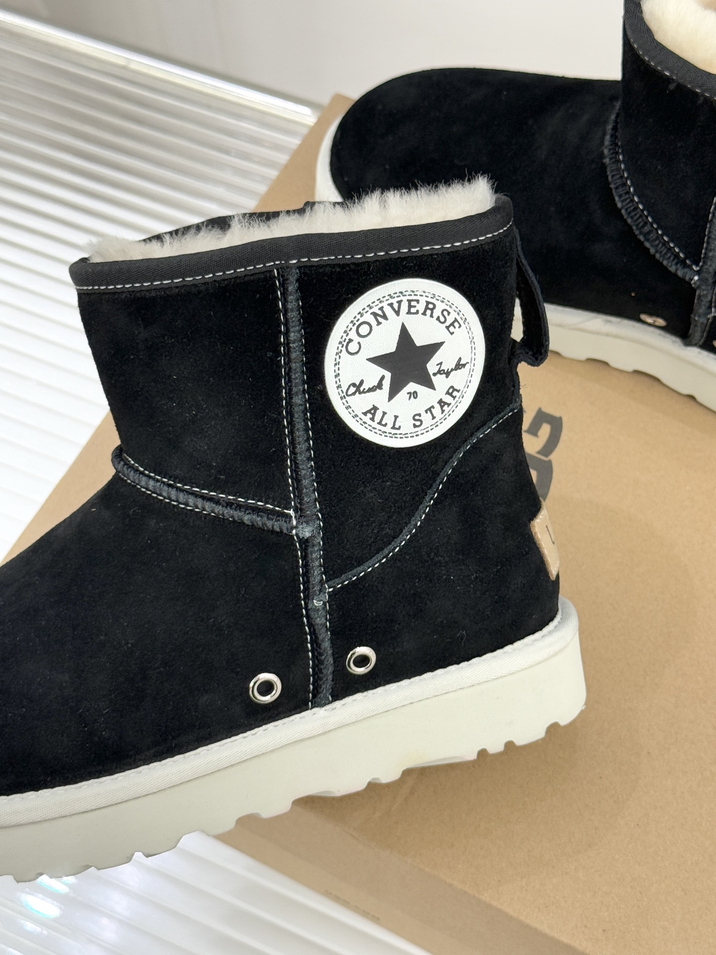 UGG X PUMA彪马联名款新品雪地靴当雪地靴界的保暖标杆UGG与运动领域的潮流先锋PUMA跨界相拥打