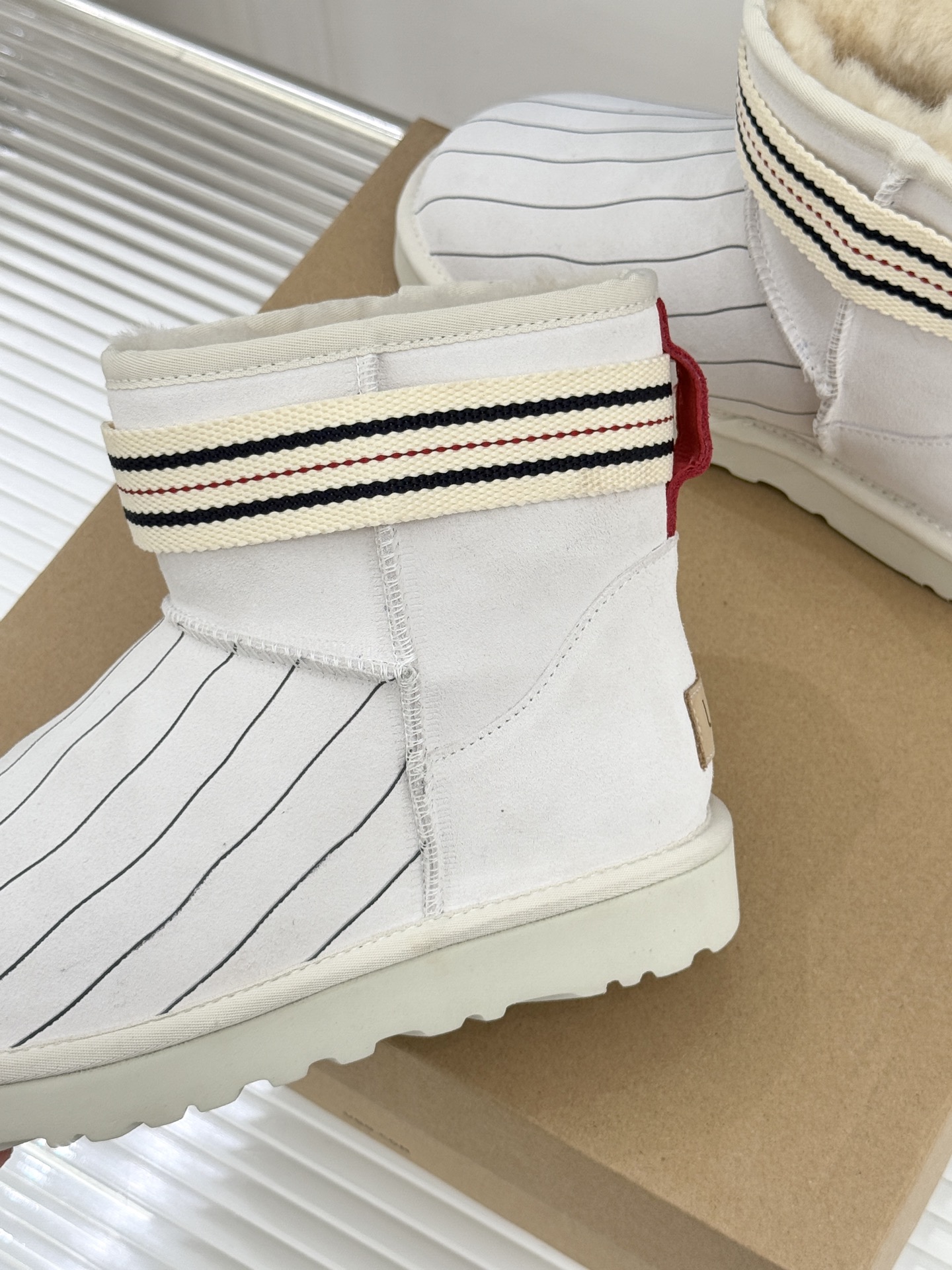 UGG X PUMA彪马联名款新品雪地靴当雪地靴界的保暖标杆UGG与运动领域的潮流先锋PUMA跨界相拥打