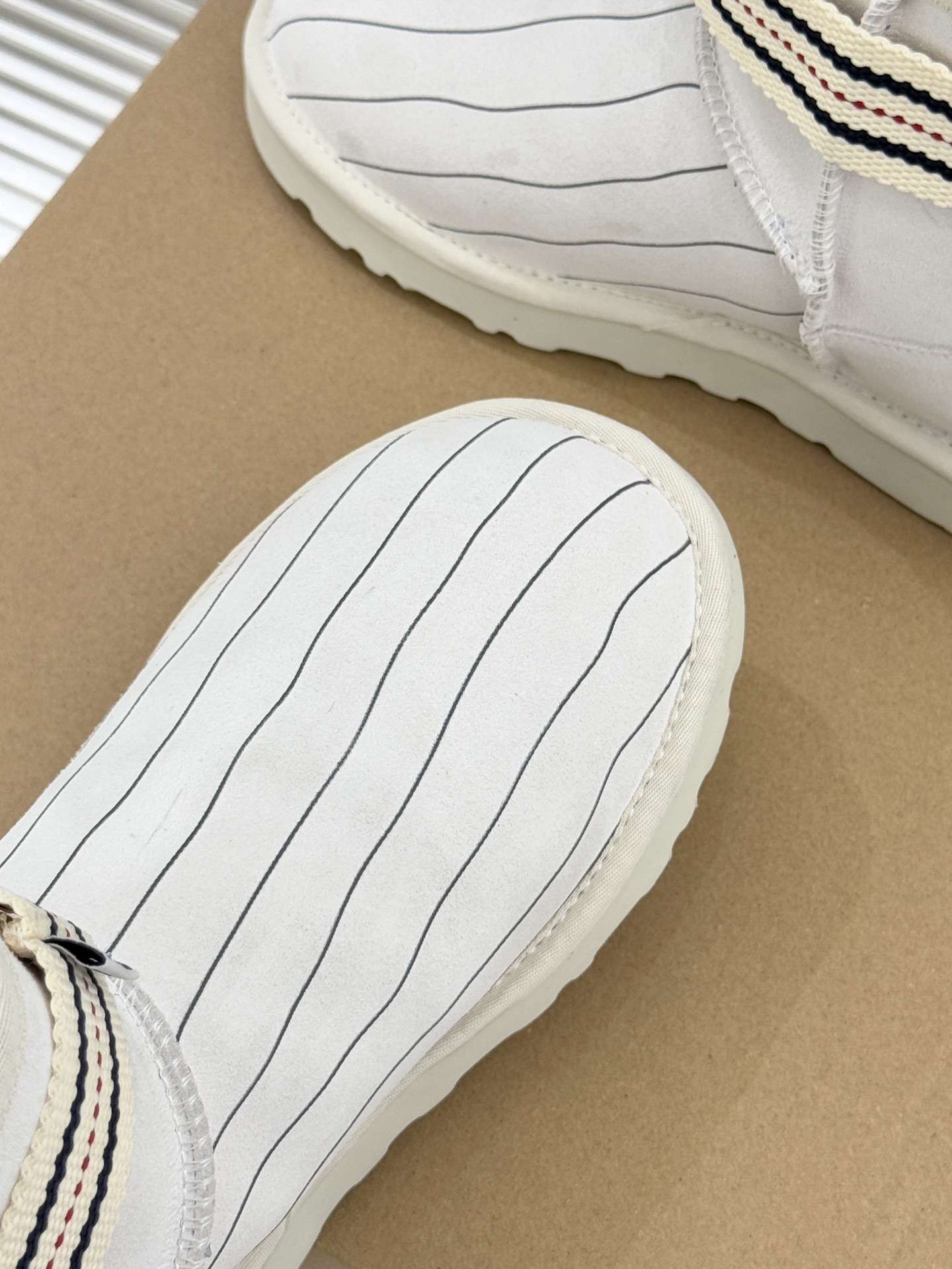 UGG X PUMA彪马联名款新品雪地靴当雪地靴界的保暖标杆UGG与运动领域的潮流先锋PUMA跨界相拥打