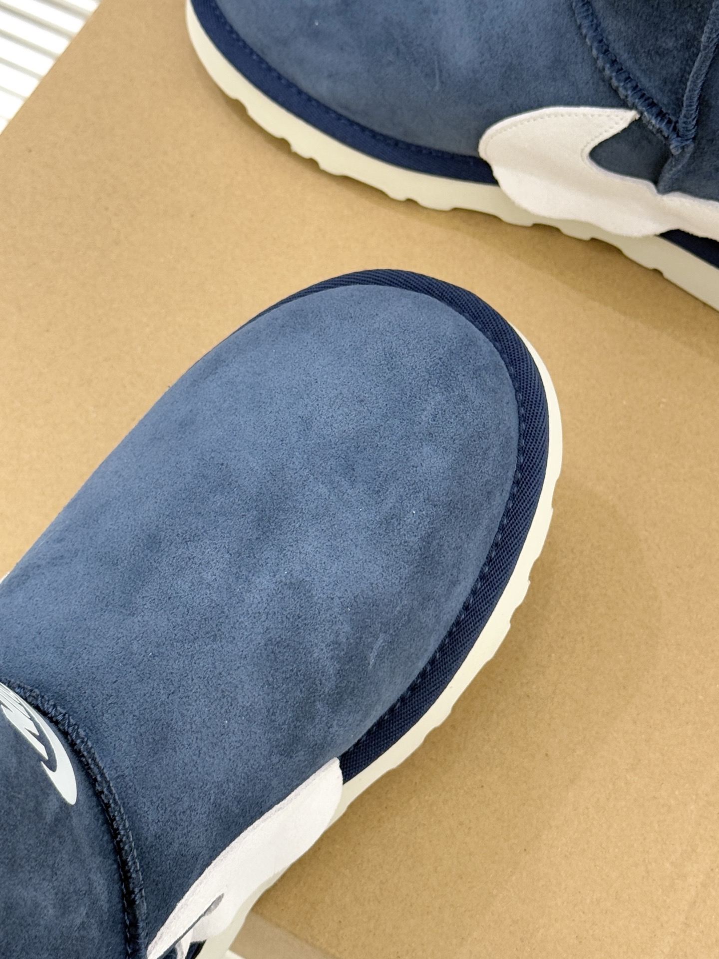 UGG X PUMA彪马联名款新品雪地靴当雪地靴界的保暖标杆UGG与运动领域的潮流先锋PUMA跨界相拥打