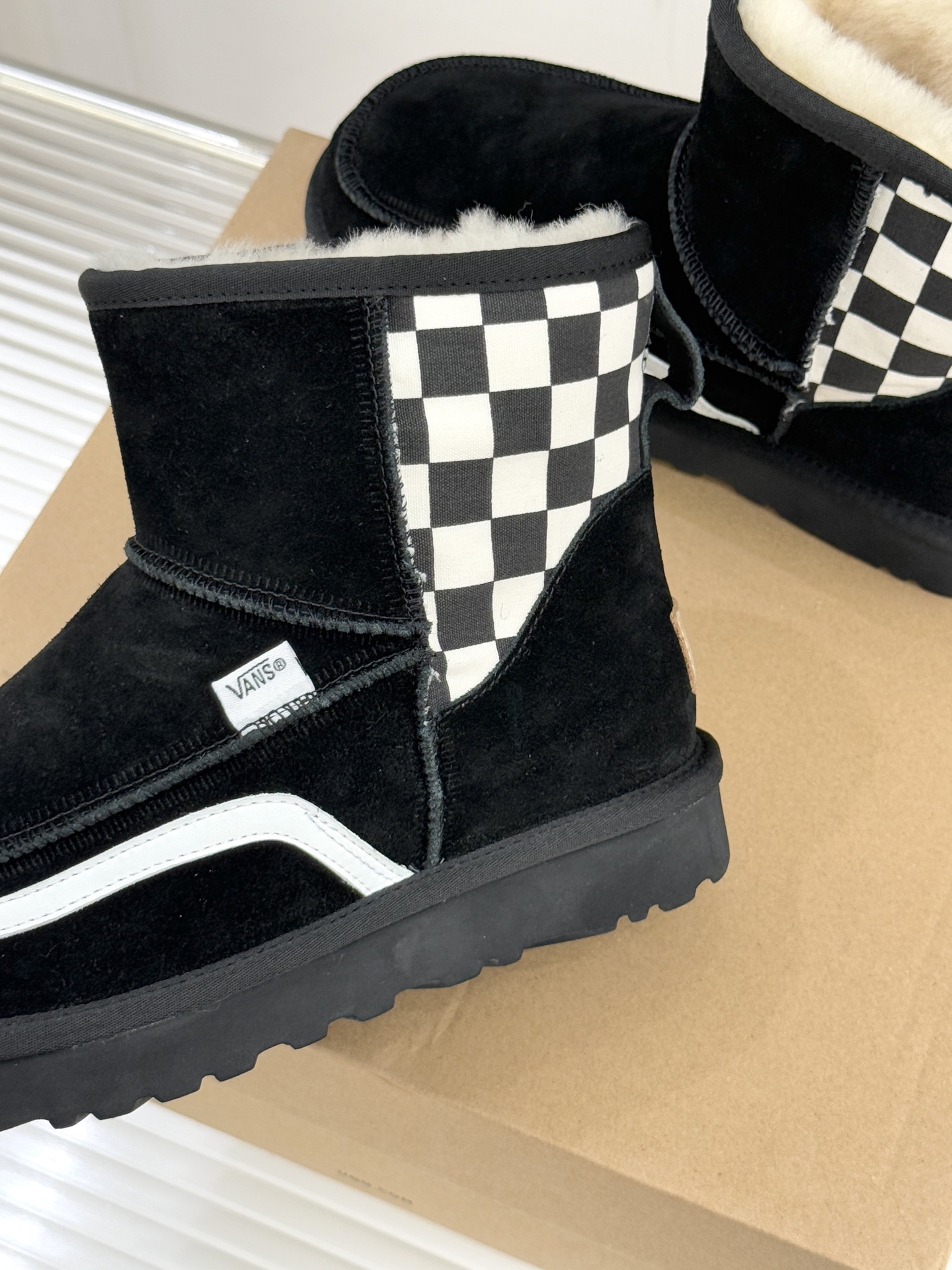 UGG X PUMA彪马联名款新品雪地靴当雪地靴界的保暖标杆UGG与运动领域的潮流先锋PUMA跨界相拥打