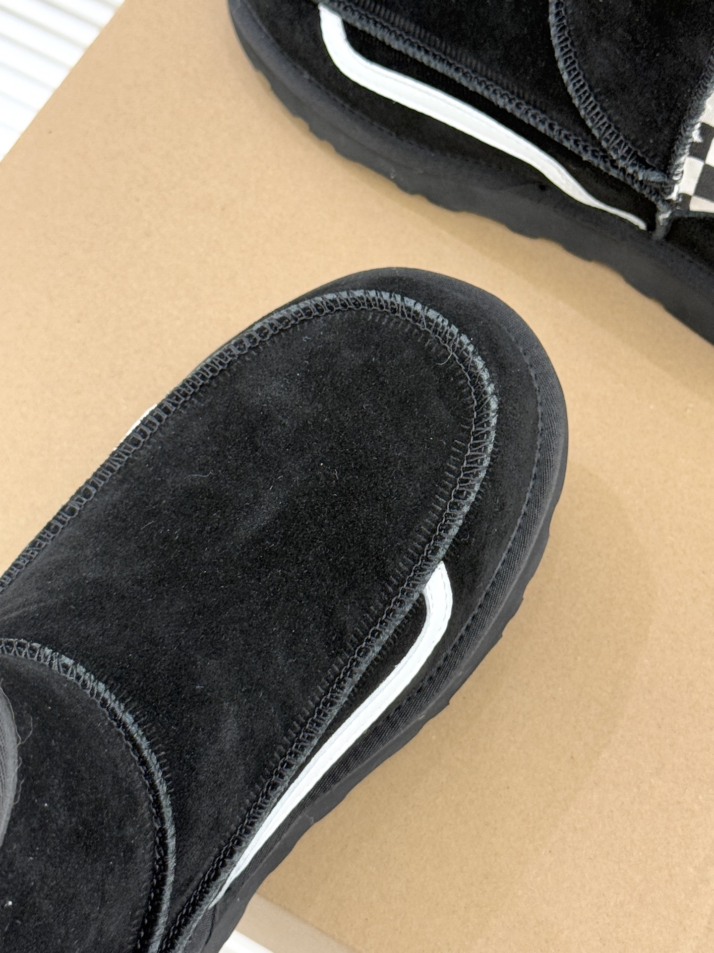 UGG X PUMA彪马联名款新品雪地靴当雪地靴界的保暖标杆UGG与运动领域的潮流先锋PUMA跨界相拥打