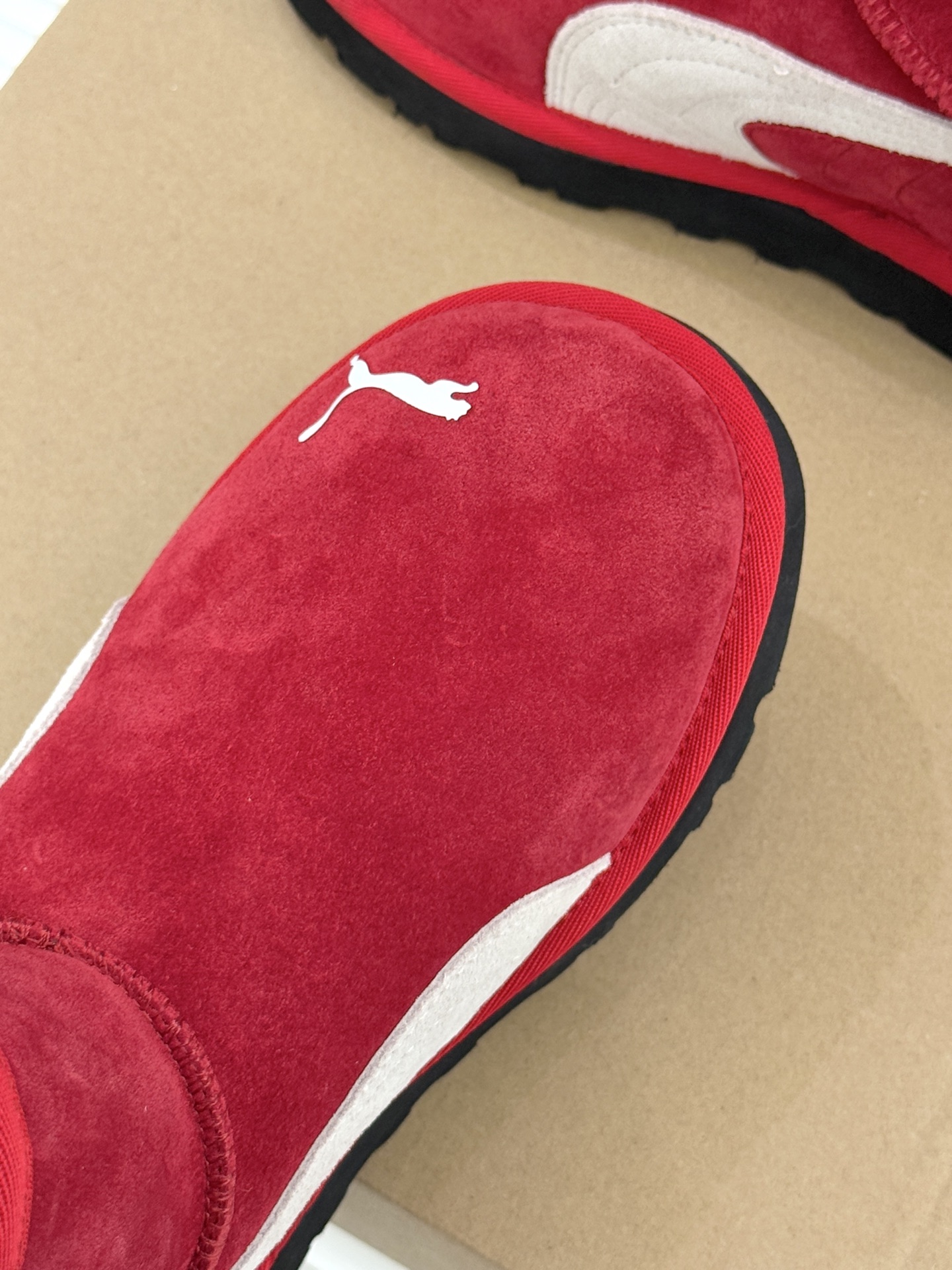 UGG X PUMA彪马联名款新品雪地靴当雪地靴界的保暖标杆UGG与运动领域的潮流先锋PUMA跨界相拥打