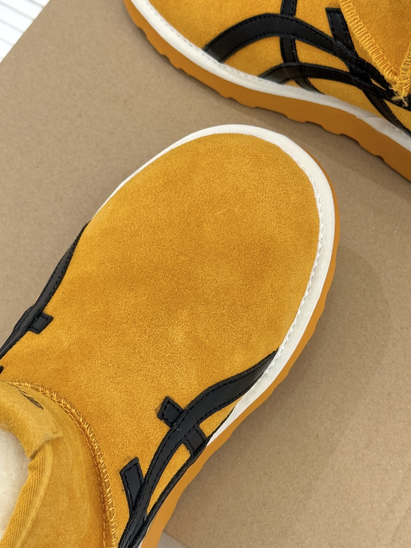 UGG X PUMA彪马联名款新品雪地靴当雪地靴界的保暖标杆UGG与运动领域的潮流先锋PUMA跨界相拥打