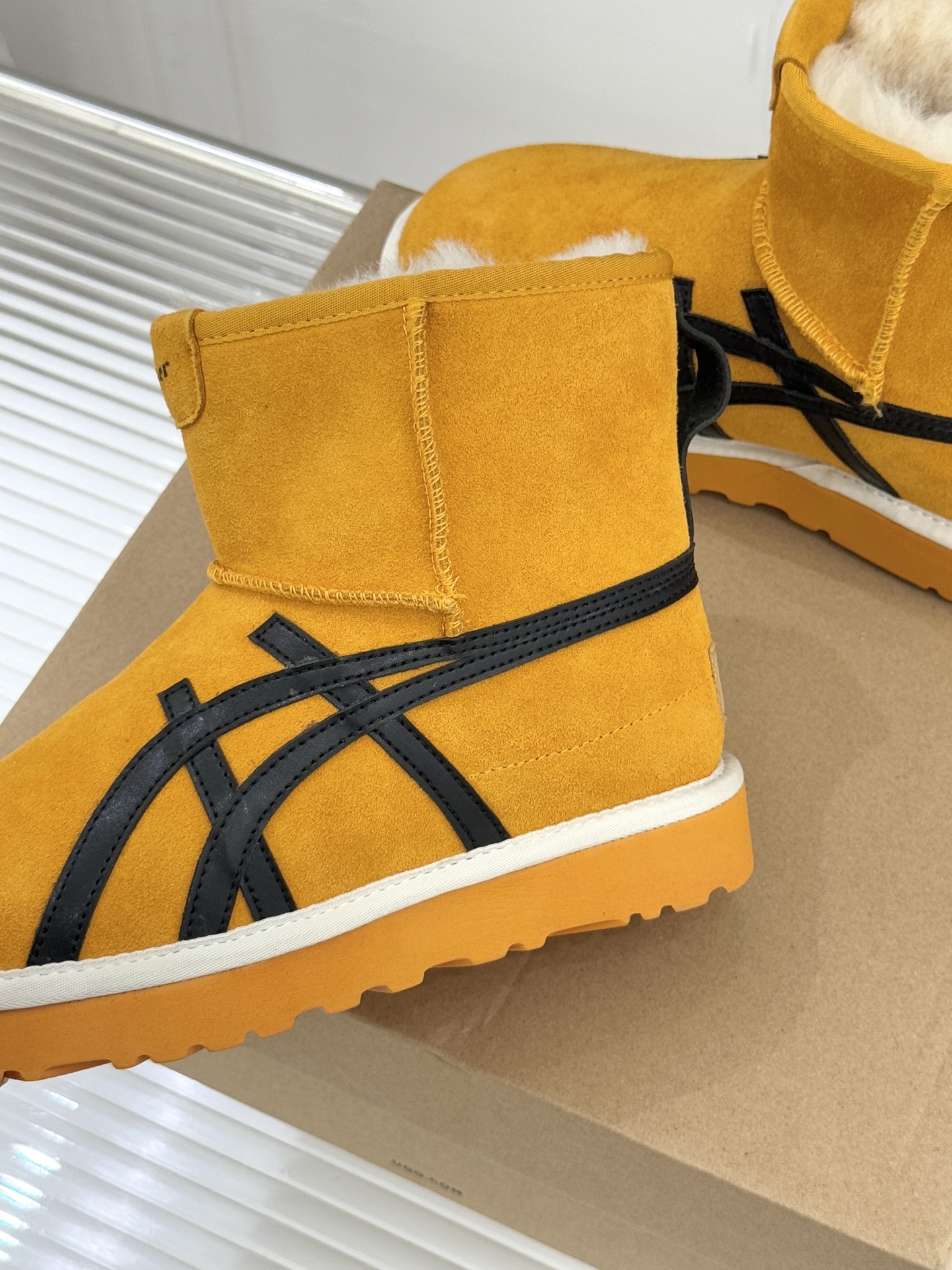 UGG X PUMA彪马联名款新品雪地靴当雪地靴界的保暖标杆UGG与运动领域的潮流先锋PUMA跨界相拥打