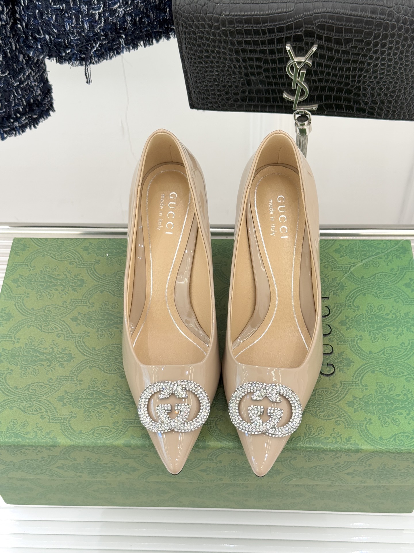 Gucci/古驰26WF早春水钻尖头高跟鞋单鞋溯源佛罗伦萨文艺复兴底蕴这双高跟鞋单鞋以“回归本源将品牌百