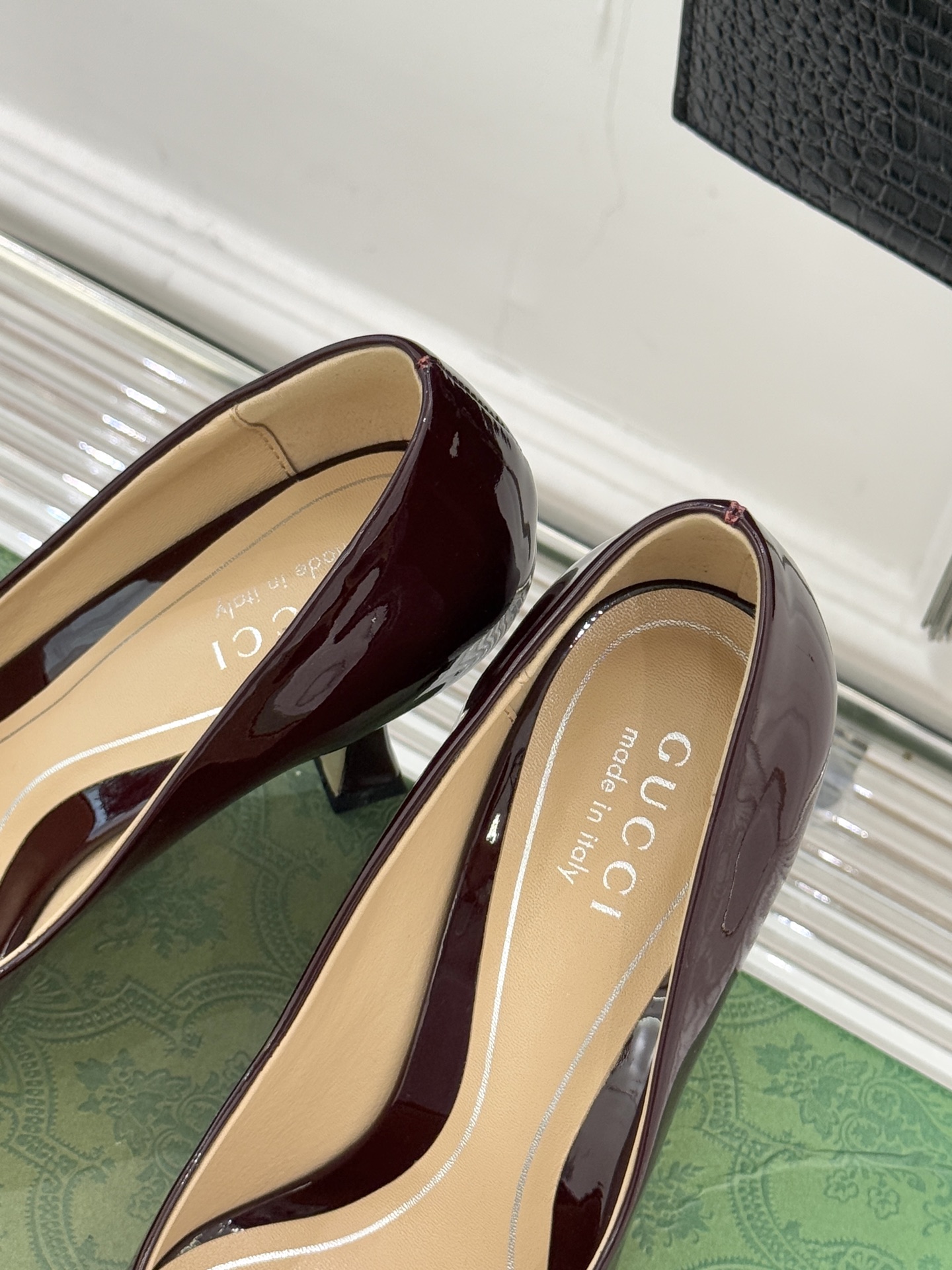 Gucci/古驰26WF早春水钻尖头高跟鞋单鞋溯源佛罗伦萨文艺复兴底蕴这双高跟鞋单鞋以“回归本源将品牌百