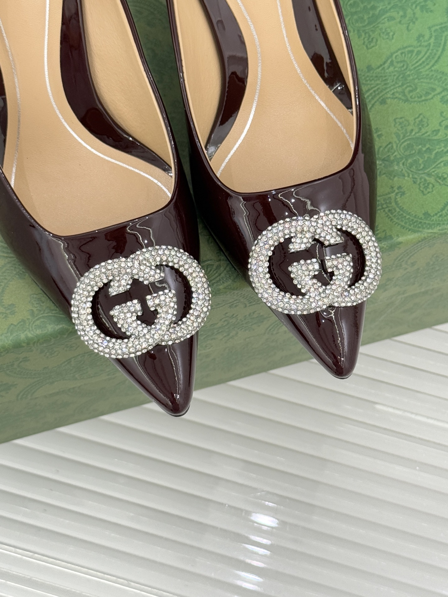 Gucci/古驰26WF早春水钻尖头高跟鞋单鞋溯源佛罗伦萨文艺复兴底蕴这双高跟鞋单鞋以“回归本源将品牌百