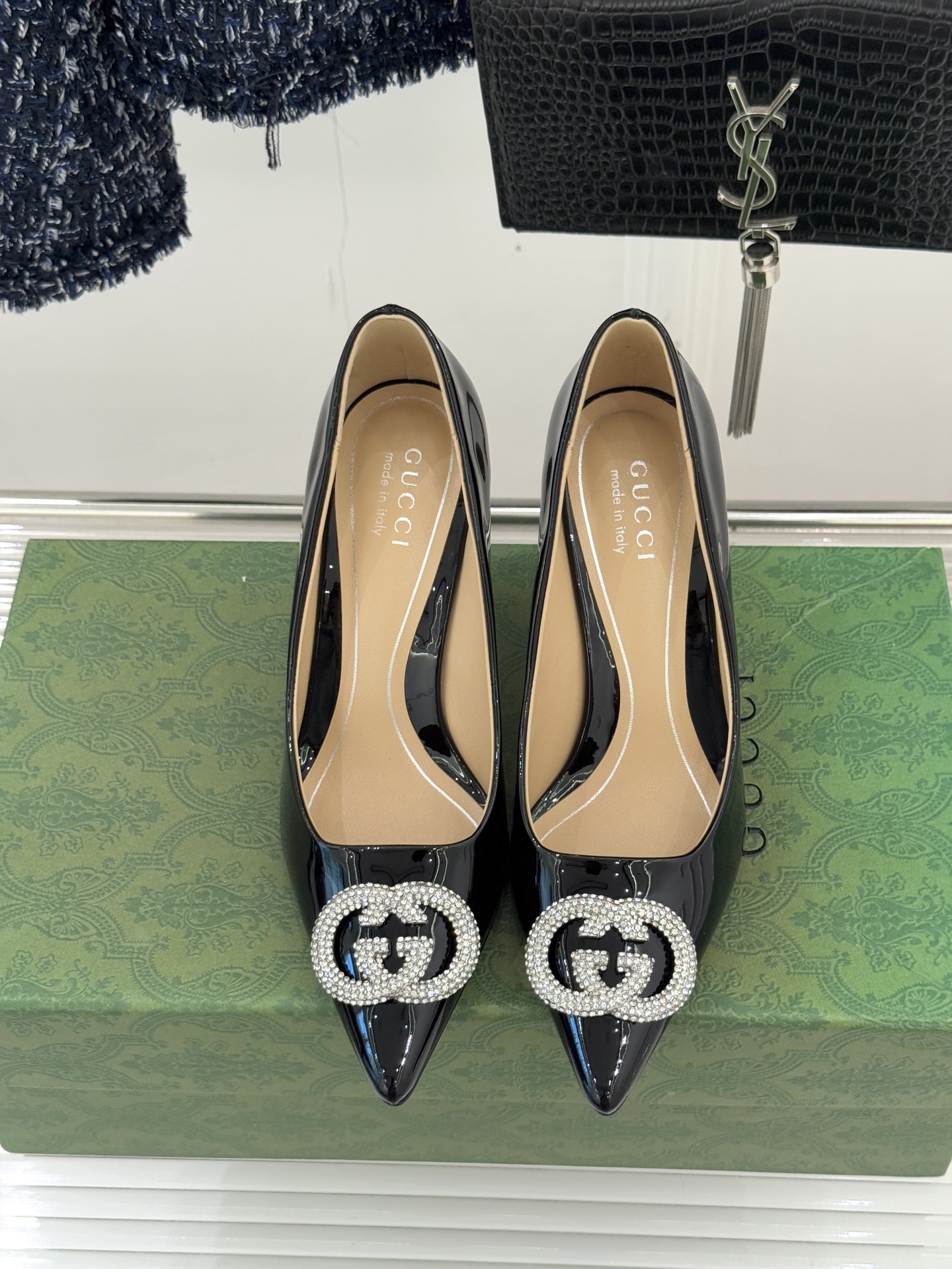 Gucci/古驰26WF早春水钻尖头高跟鞋单鞋溯源佛罗伦萨文艺复兴底蕴这双高跟鞋单鞋以“回归本源将品牌百