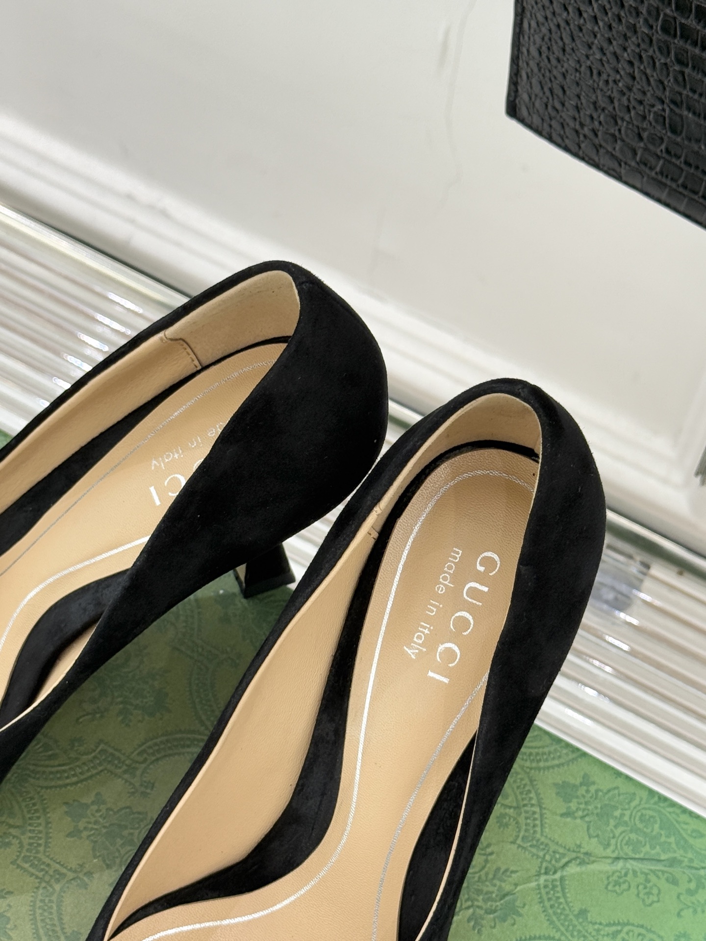 Gucci/古驰26WF早春水钻尖头高跟鞋单鞋溯源佛罗伦萨文艺复兴底蕴这双高跟鞋单鞋以“回归本源将品牌百