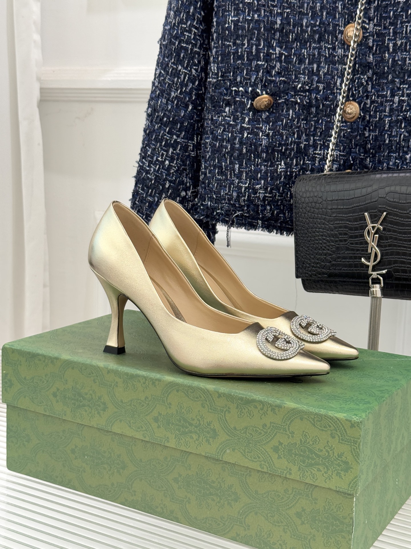 Gucci/古驰26WF早春水钻尖头高跟鞋单鞋溯源佛罗伦萨文艺复兴底蕴这双高跟鞋单鞋以“回归本源将品牌百