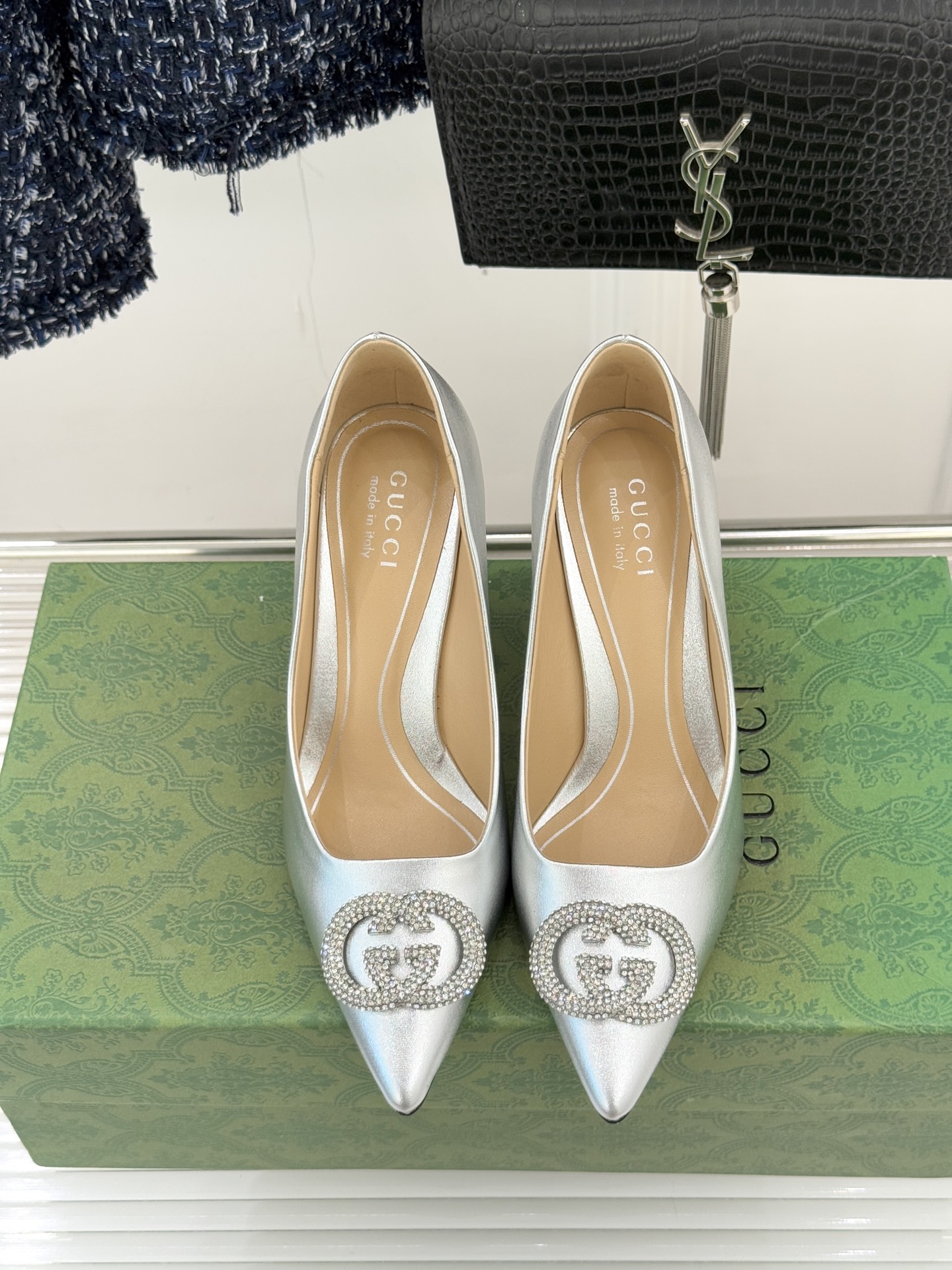 Gucci/古驰26WF早春水钻尖头高跟鞋单鞋溯源佛罗伦萨文艺复兴底蕴这双高跟鞋单鞋以“回归本源将品牌百