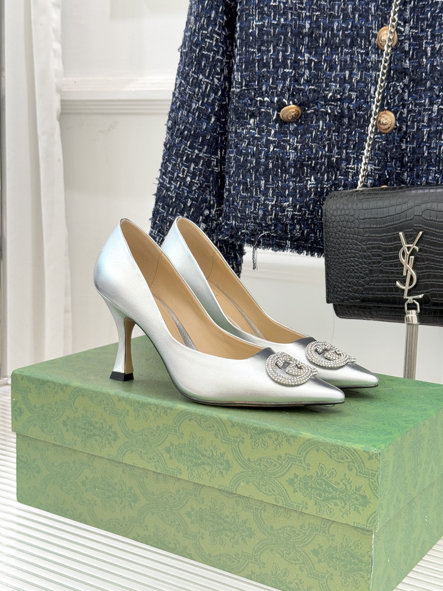 Gucci/古驰26WF早春水钻尖头高跟鞋单鞋溯源佛罗伦萨文艺复兴底蕴这双高跟鞋单鞋以“回归本源将品牌百