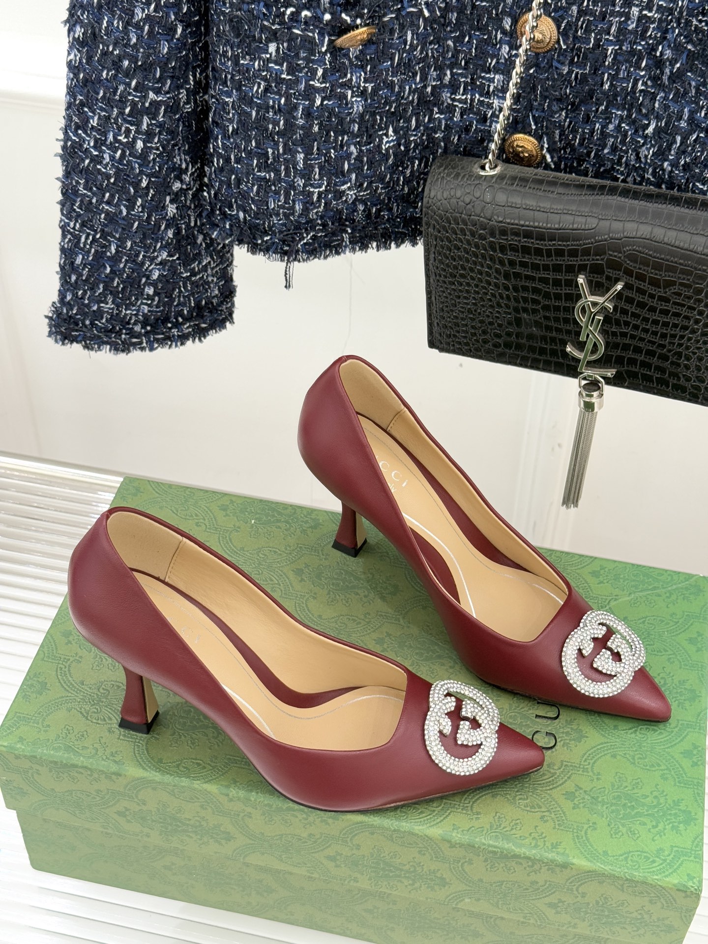 Gucci/古驰26WF早春水钻尖头高跟鞋单鞋溯源佛罗伦萨文艺复兴底蕴这双高跟鞋单鞋以“回归本源将品牌百