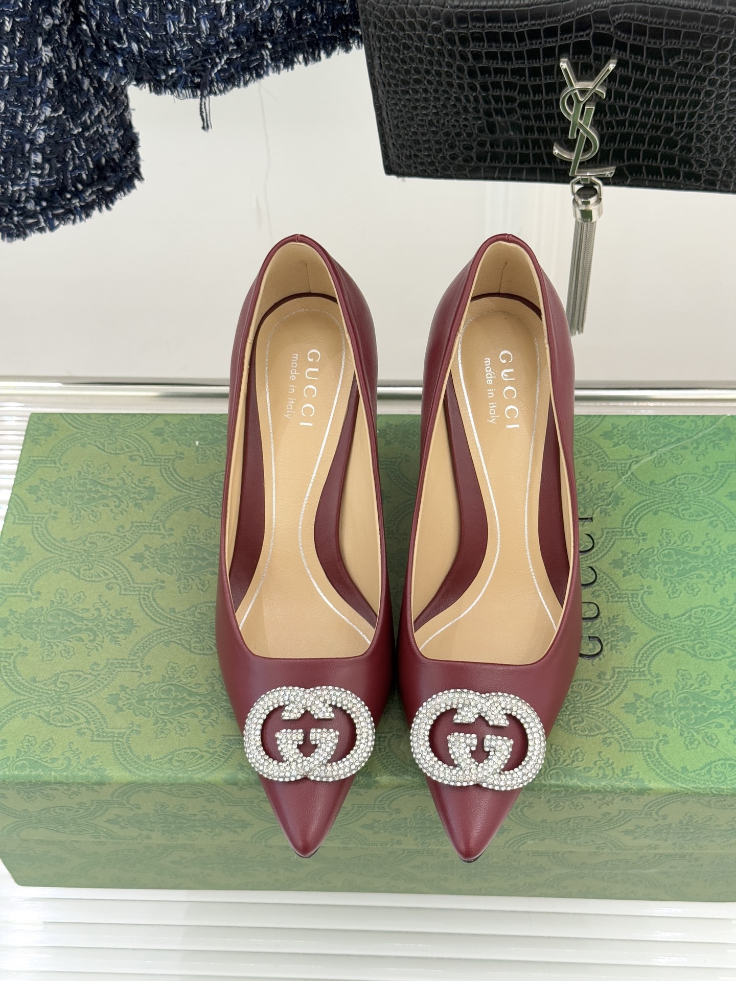 Gucci/古驰26WF早春水钻尖头高跟鞋单鞋溯源佛罗伦萨文艺复兴底蕴这双高跟鞋单鞋以“回归本源将品牌百