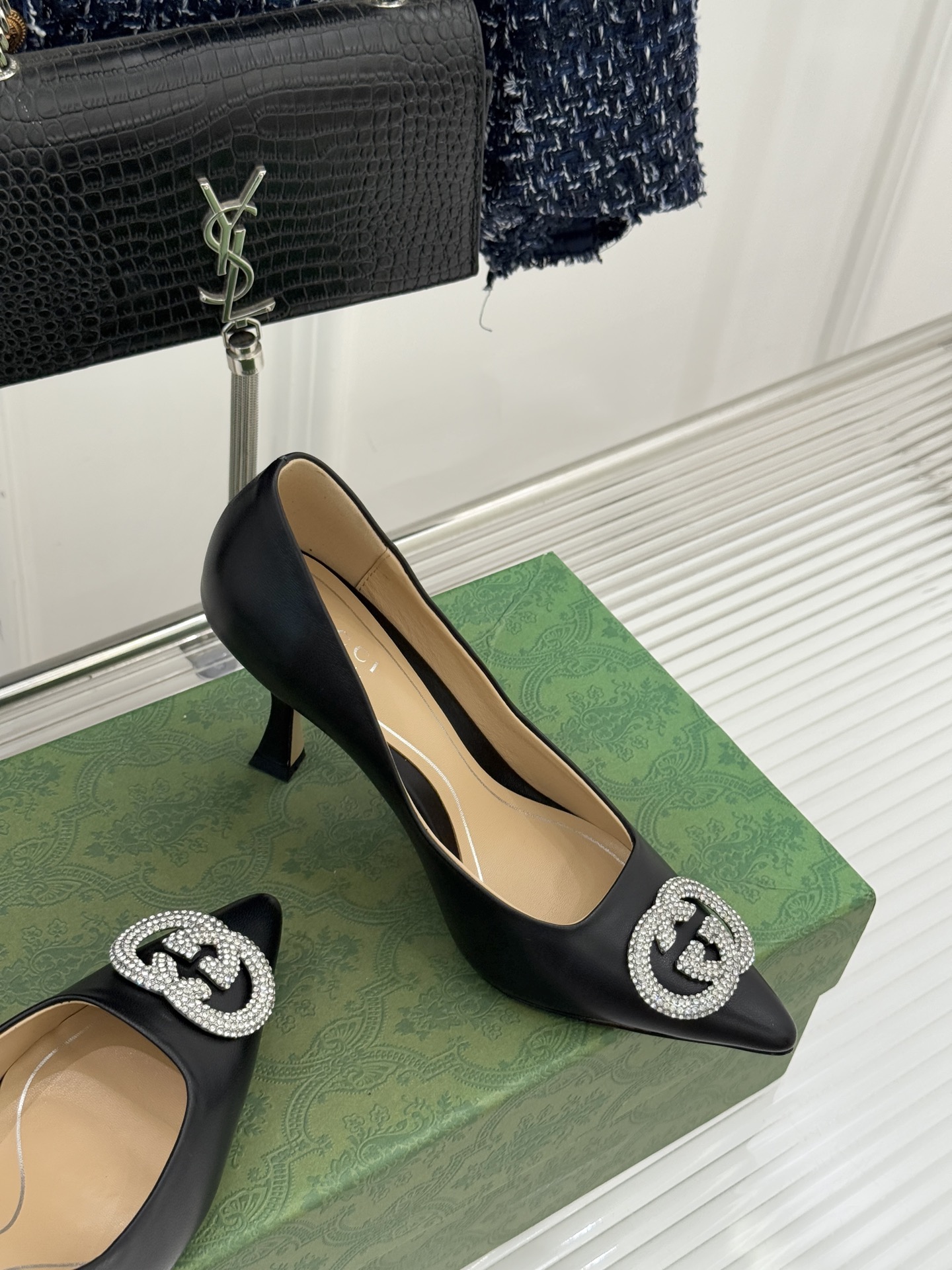 Gucci/古驰26WF早春水钻尖头高跟鞋单鞋溯源佛罗伦萨文艺复兴底蕴这双高跟鞋单鞋以“回归本源将品牌百