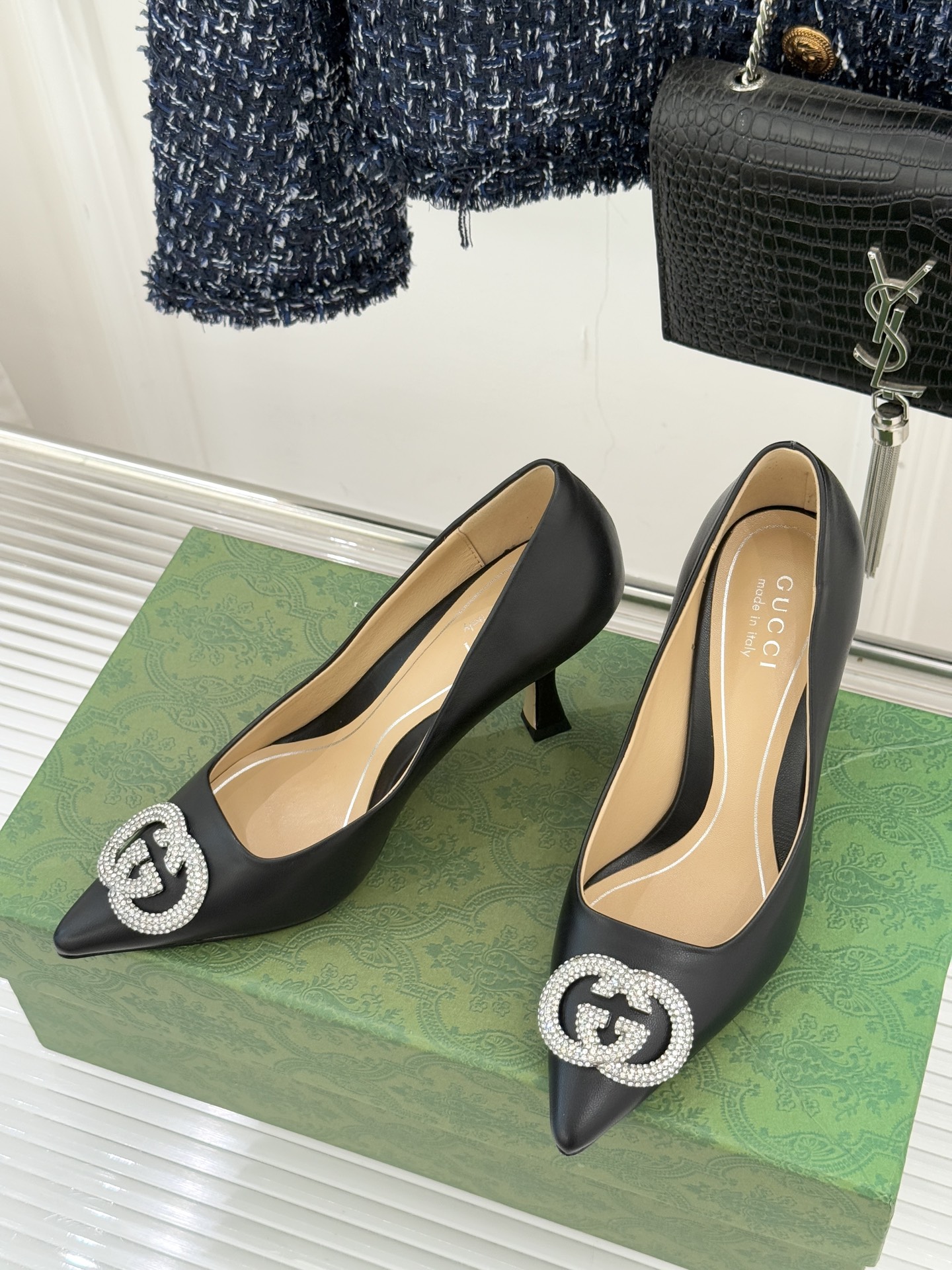 Gucci/古驰26WF早春水钻尖头高跟鞋单鞋溯源佛罗伦萨文艺复兴底蕴这双高跟鞋单鞋以“回归本源将品牌百