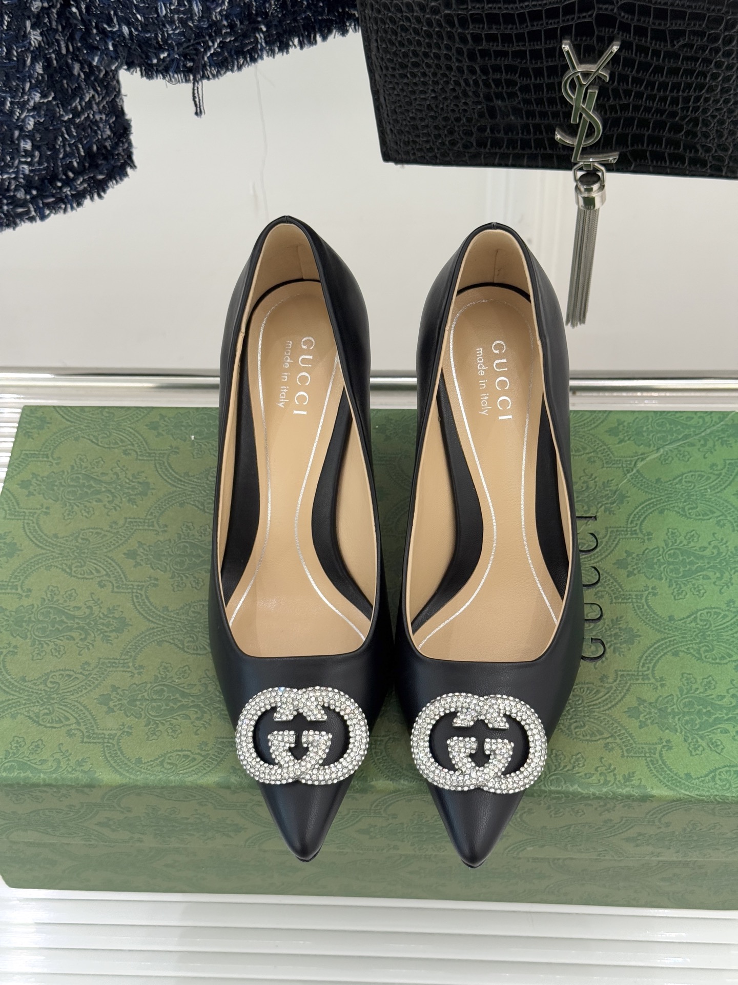 Gucci/古驰26WF早春水钻尖头高跟鞋单鞋溯源佛罗伦萨文艺复兴底蕴这双高跟鞋单鞋以“回归本源将品牌百