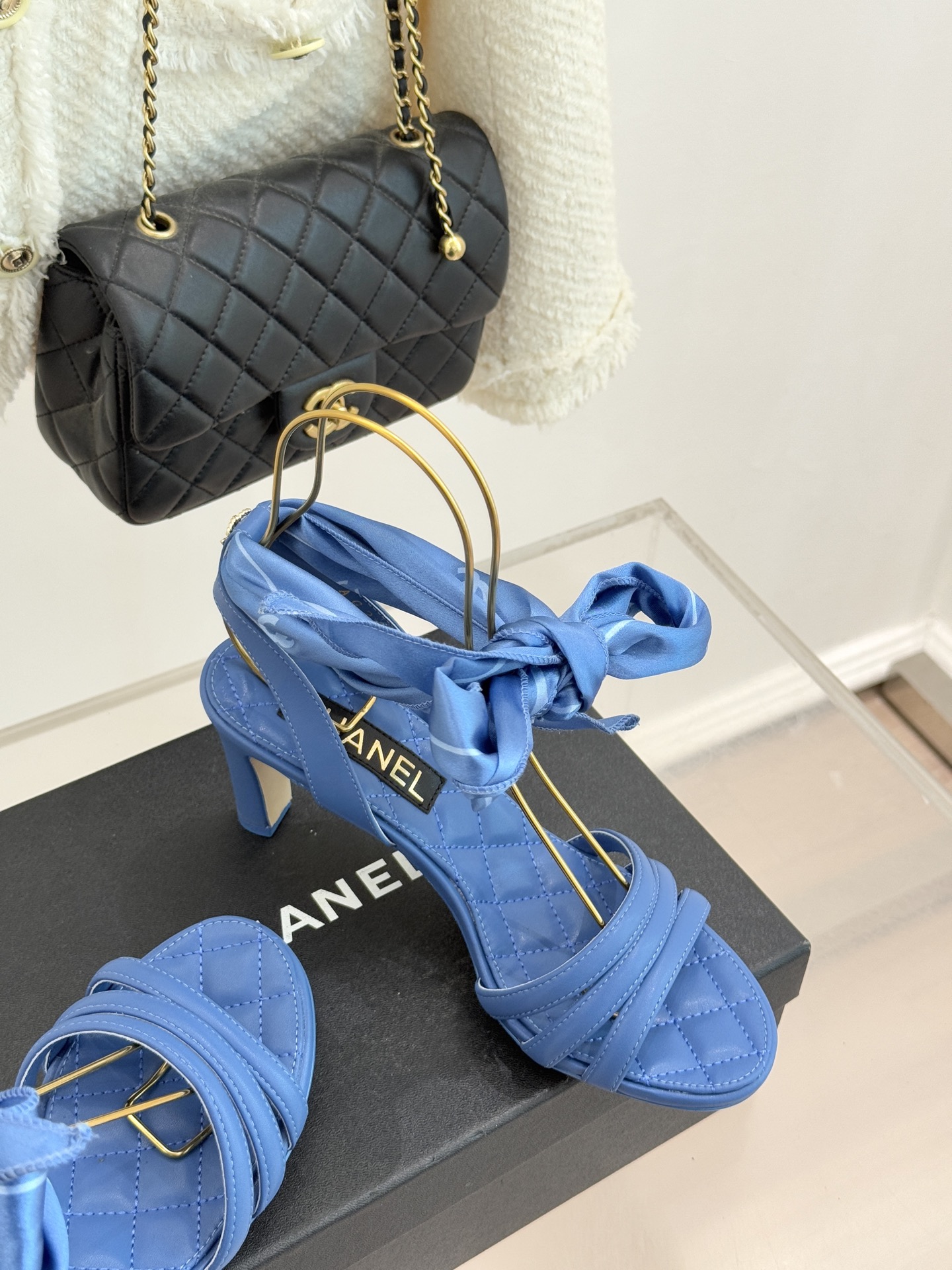 CHANE*｜小香26C新品双C丝带细带凉鞋系列藏着少女感与优雅感的双重惊艳以丝带设计打破经典边界双C元