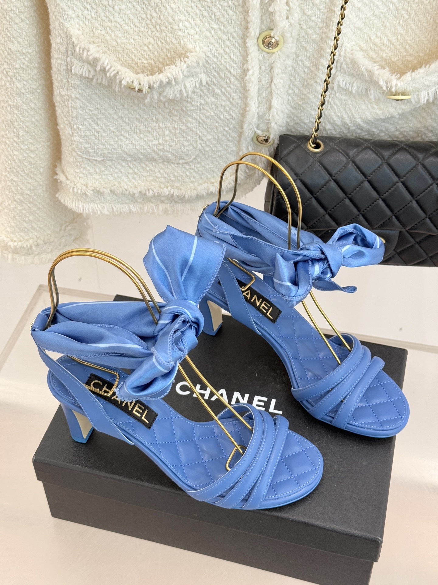 CHANE*｜小香26C新品双C丝带细带凉鞋系列藏着少女感与优雅感的双重惊艳以丝带设计打破经典边界双C元