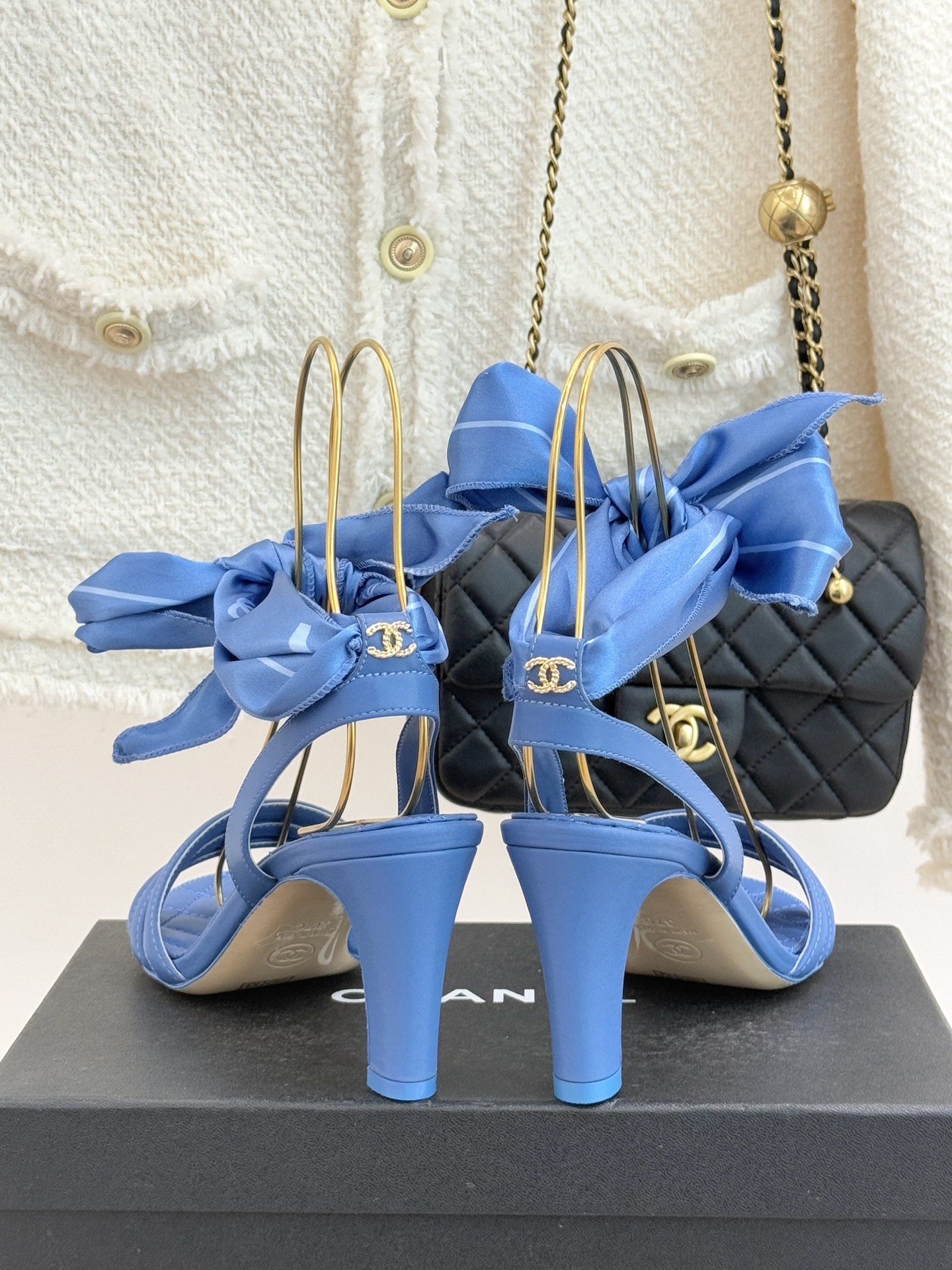 CHANE*｜小香26C新品双C丝带细带凉鞋系列藏着少女感与优雅感的双重惊艳以丝带设计打破经典边界双C元