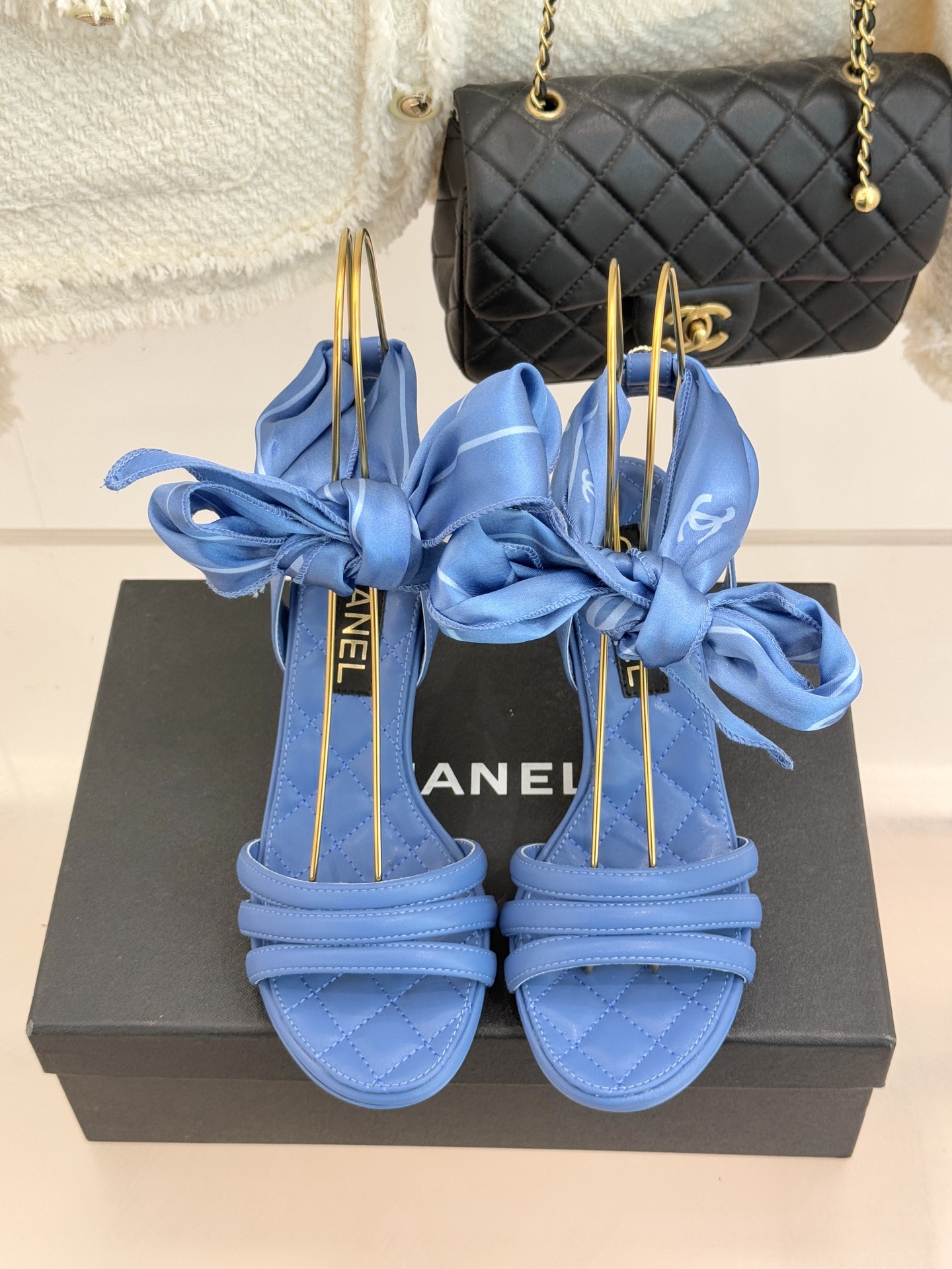 CHANE*｜小香26C新品双C丝带细带凉鞋系列藏着少女感与优雅感的双重惊艳以丝带设计打破经典边界双C元