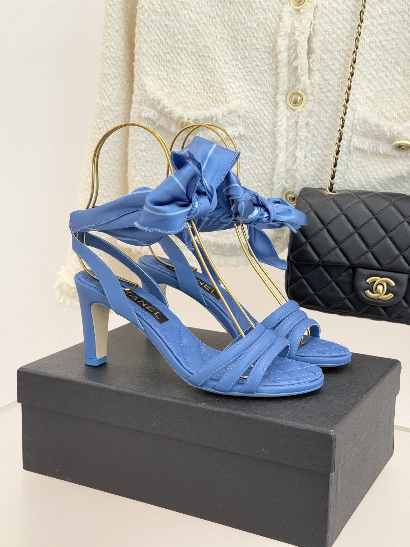 CHANE*｜小香26C新品双C丝带细带凉鞋系列藏着少女感与优雅感的双重惊艳以丝带设计打破经典边界双C元