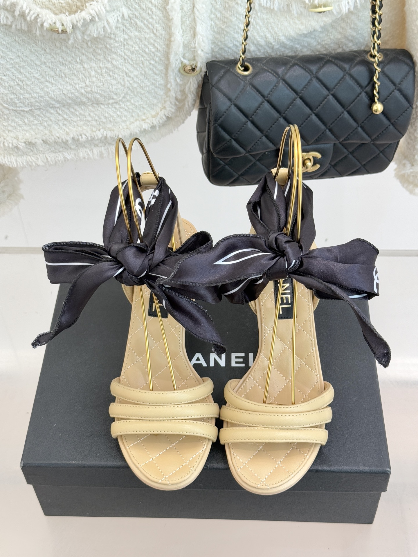 CHANE*｜小香26C新品双C丝带细带凉鞋系列藏着少女感与优雅感的双重惊艳以丝带设计打破经典边界双C元