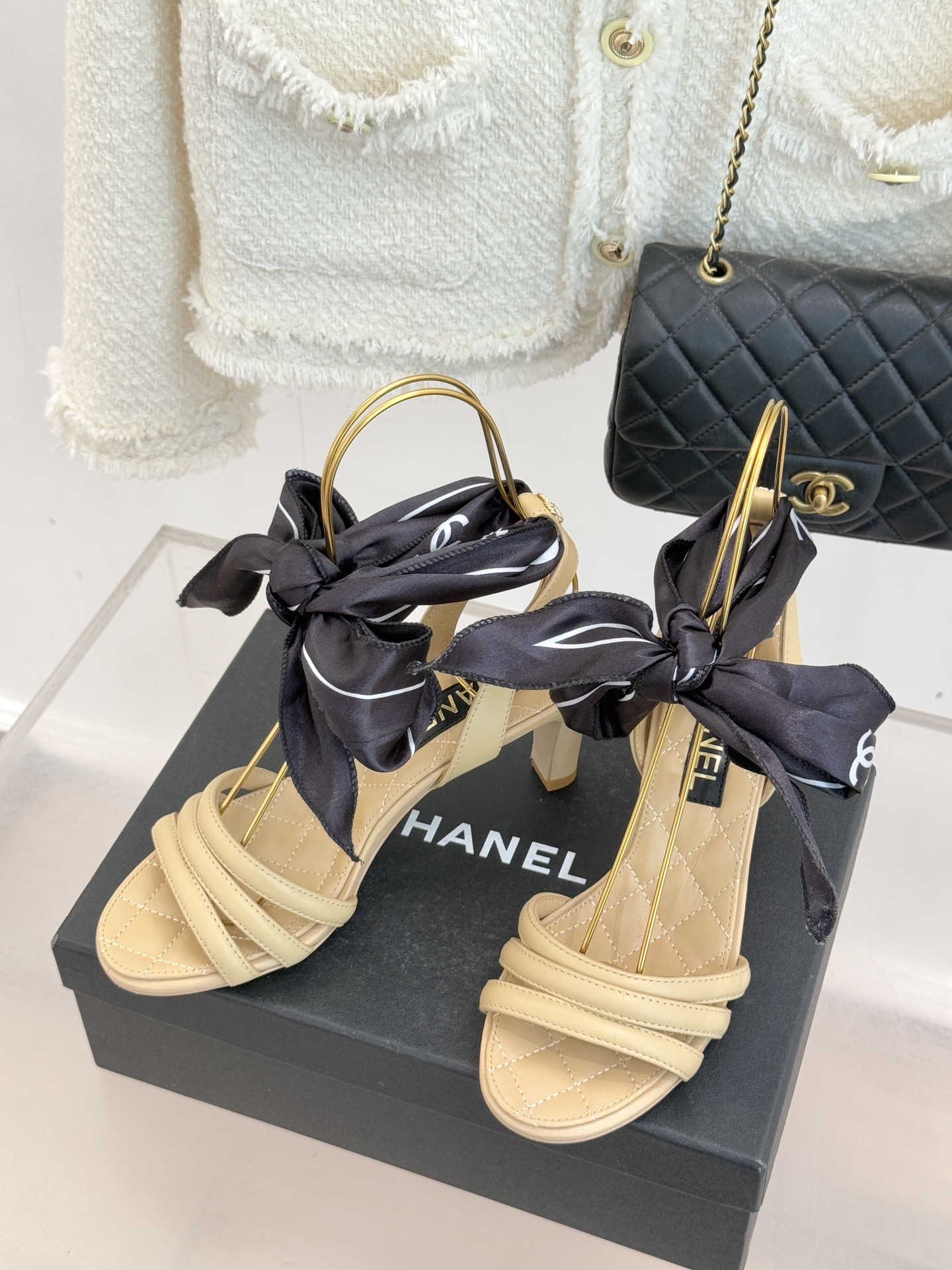 CHANE*｜小香26C新品双C丝带细带凉鞋系列藏着少女感与优雅感的双重惊艳以丝带设计打破经典边界双C元