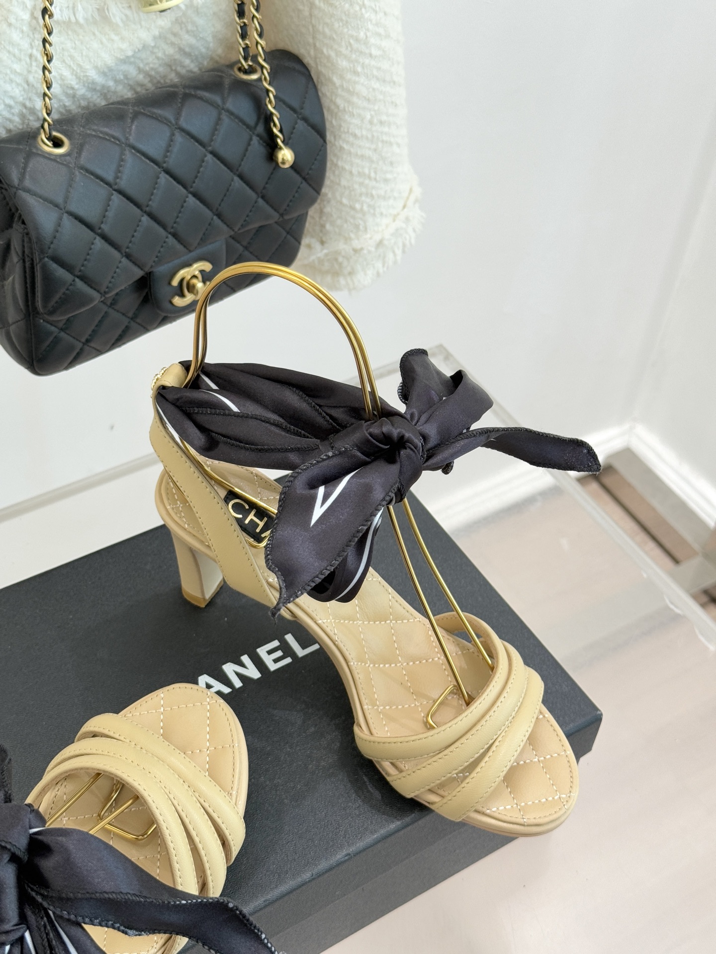 CHANE*｜小香26C新品双C丝带细带凉鞋系列藏着少女感与优雅感的双重惊艳以丝带设计打破经典边界双C元