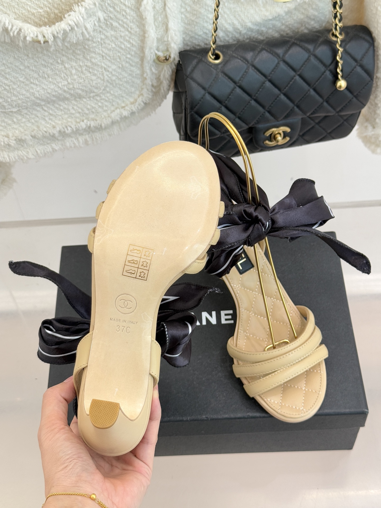 CHANE*｜小香26C新品双C丝带细带凉鞋系列藏着少女感与优雅感的双重惊艳以丝带设计打破经典边界双C元