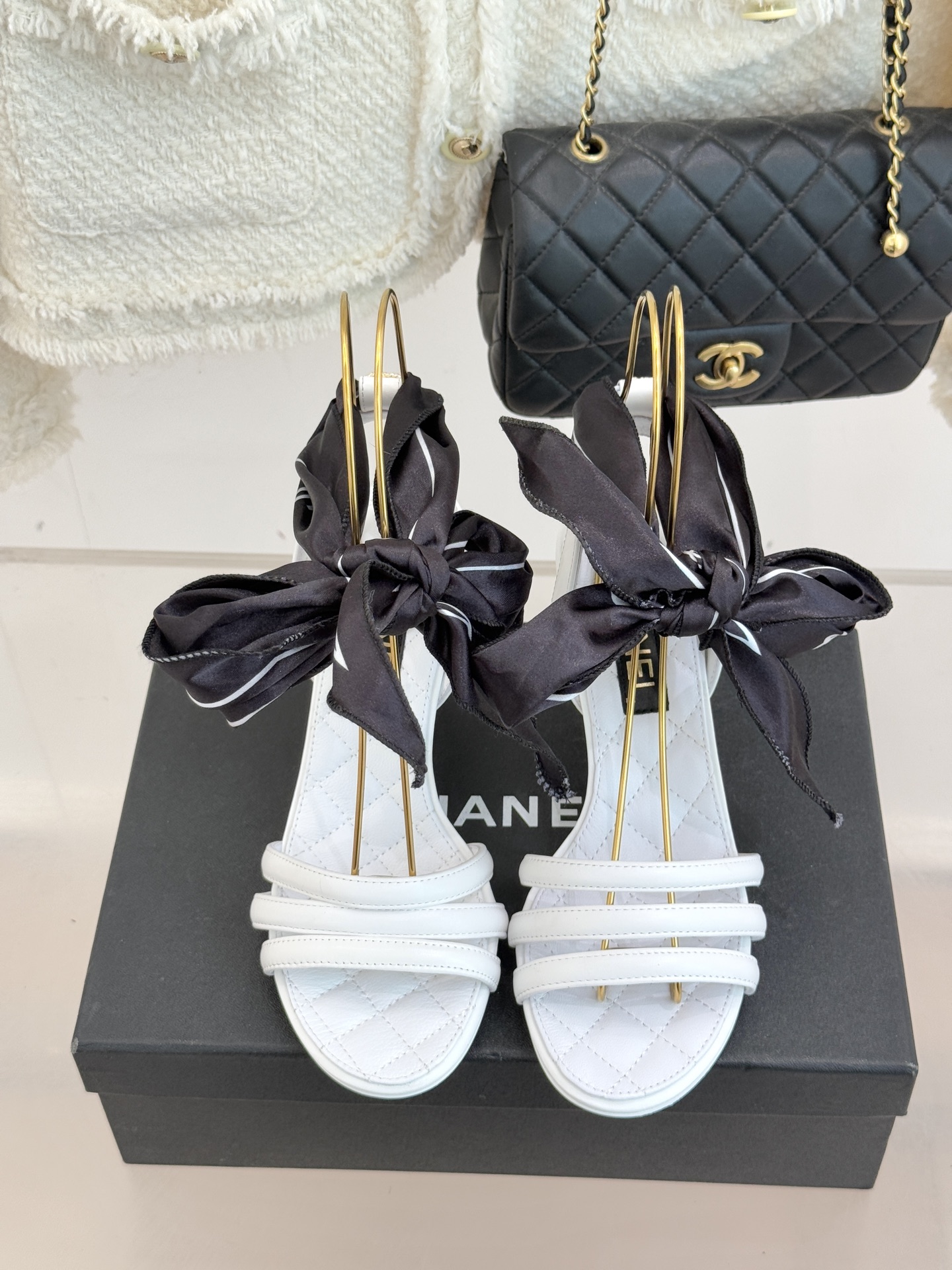 CHANE*｜小香26C新品双C丝带细带凉鞋系列藏着少女感与优雅感的双重惊艳以丝带设计打破经典边界双C元