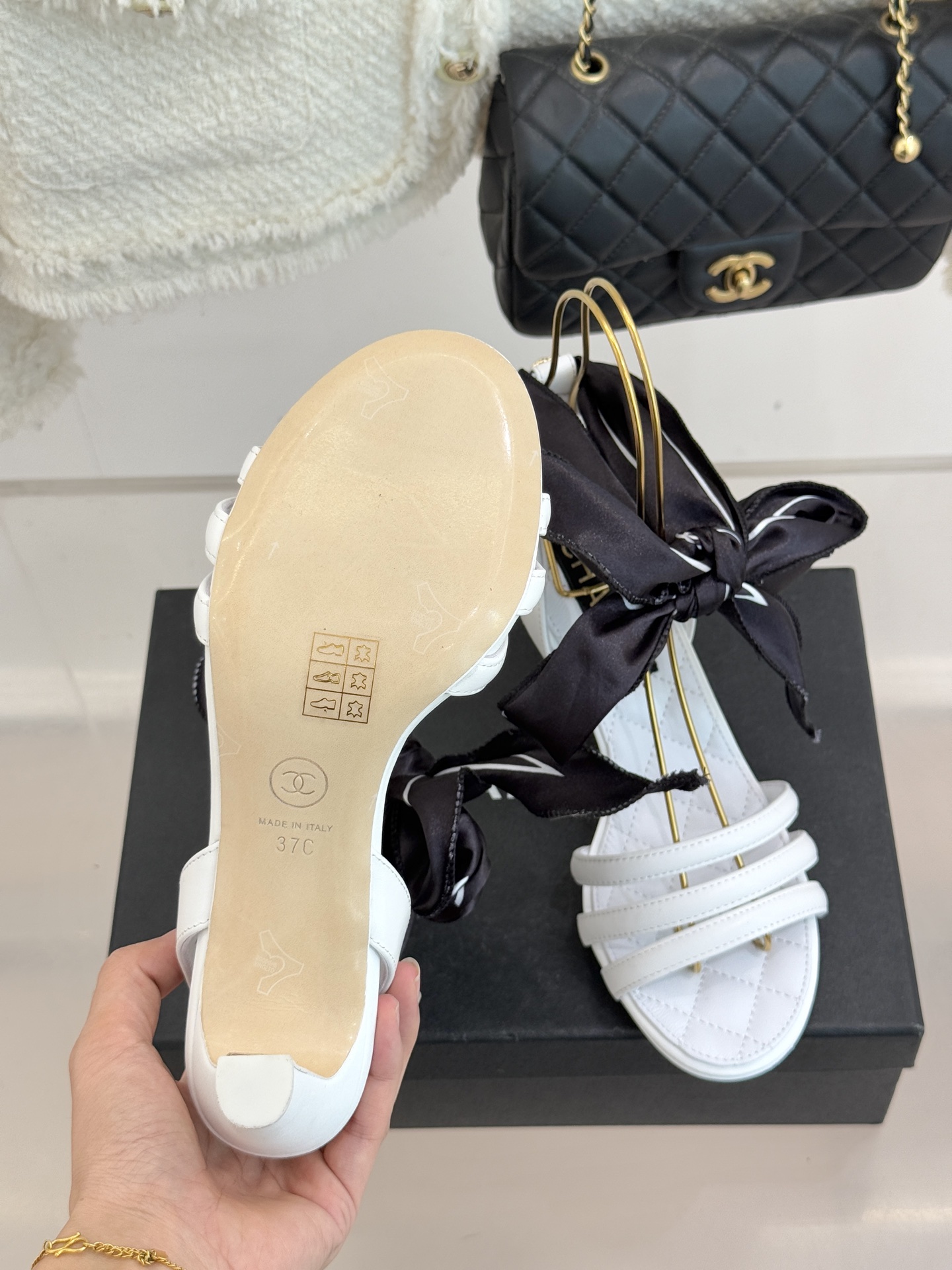 CHANE*｜小香26C新品双C丝带细带凉鞋系列藏着少女感与优雅感的双重惊艳以丝带设计打破经典边界双C元