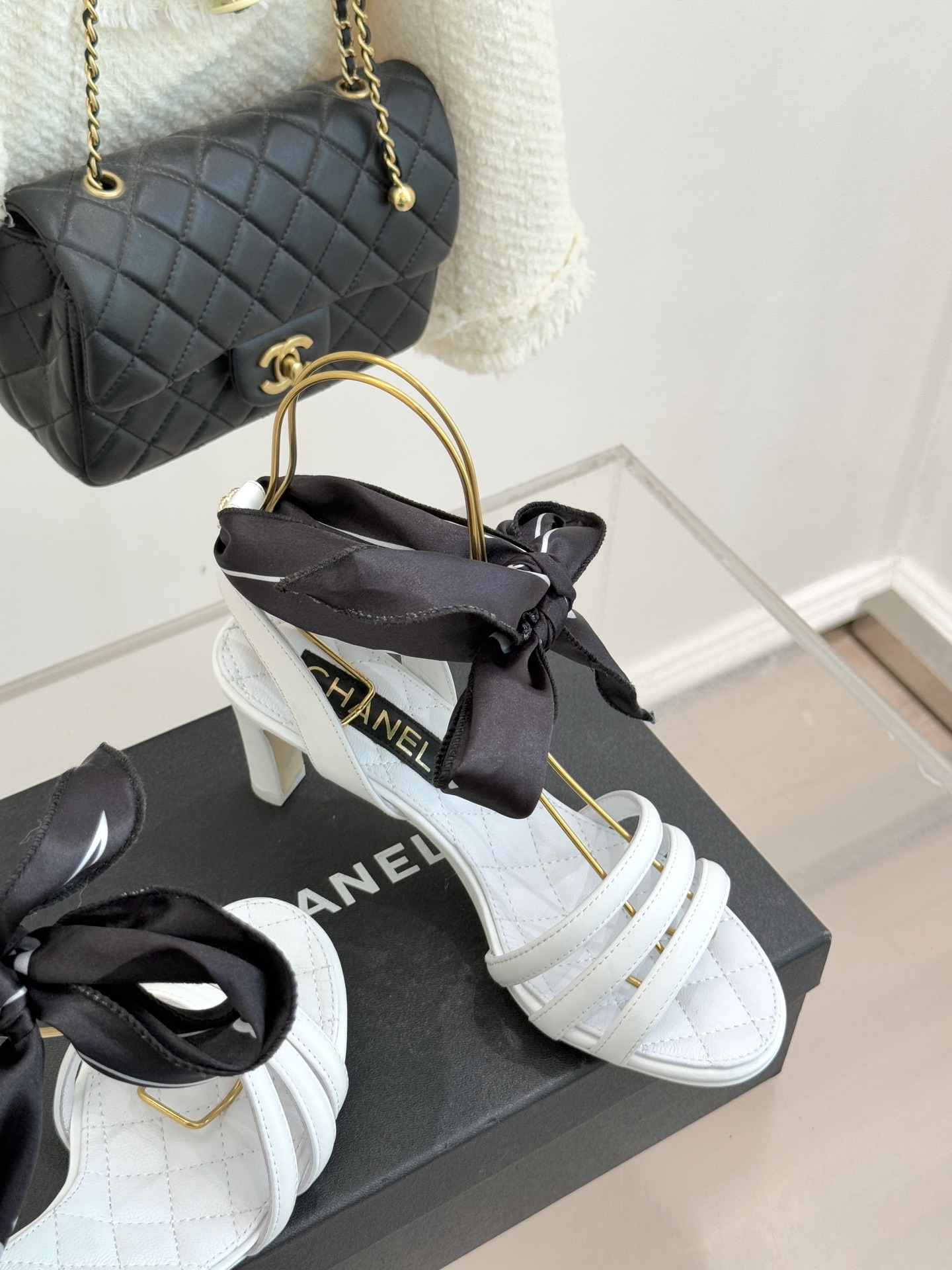 CHANE*｜小香26C新品双C丝带细带凉鞋系列藏着少女感与优雅感的双重惊艳以丝带设计打破经典边界双C元