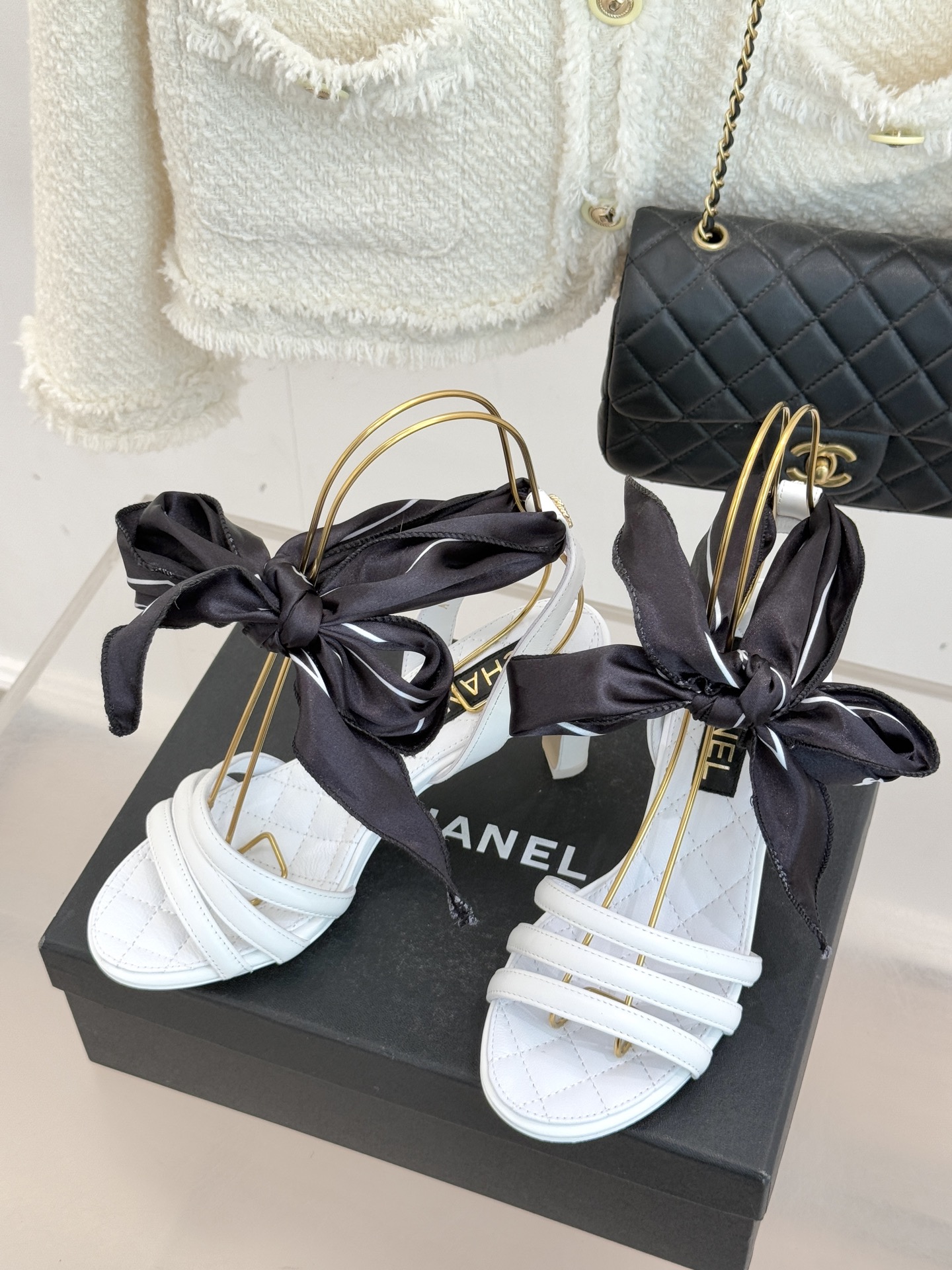 CHANE*｜小香26C新品双C丝带细带凉鞋系列藏着少女感与优雅感的双重惊艳以丝带设计打破经典边界双C元