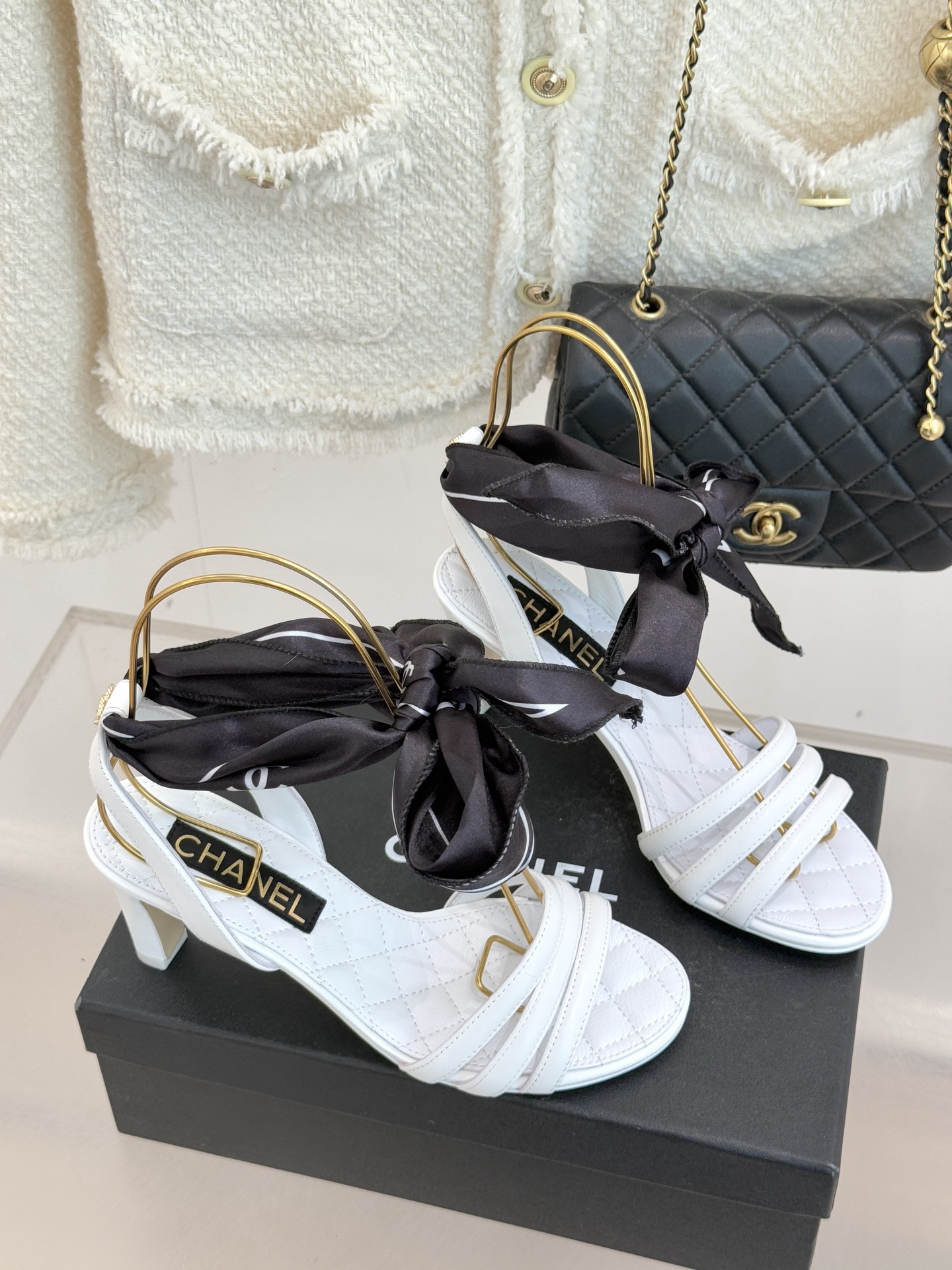 CHANE*｜小香26C新品双C丝带细带凉鞋系列藏着少女感与优雅感的双重惊艳以丝带设计打破经典边界双C元