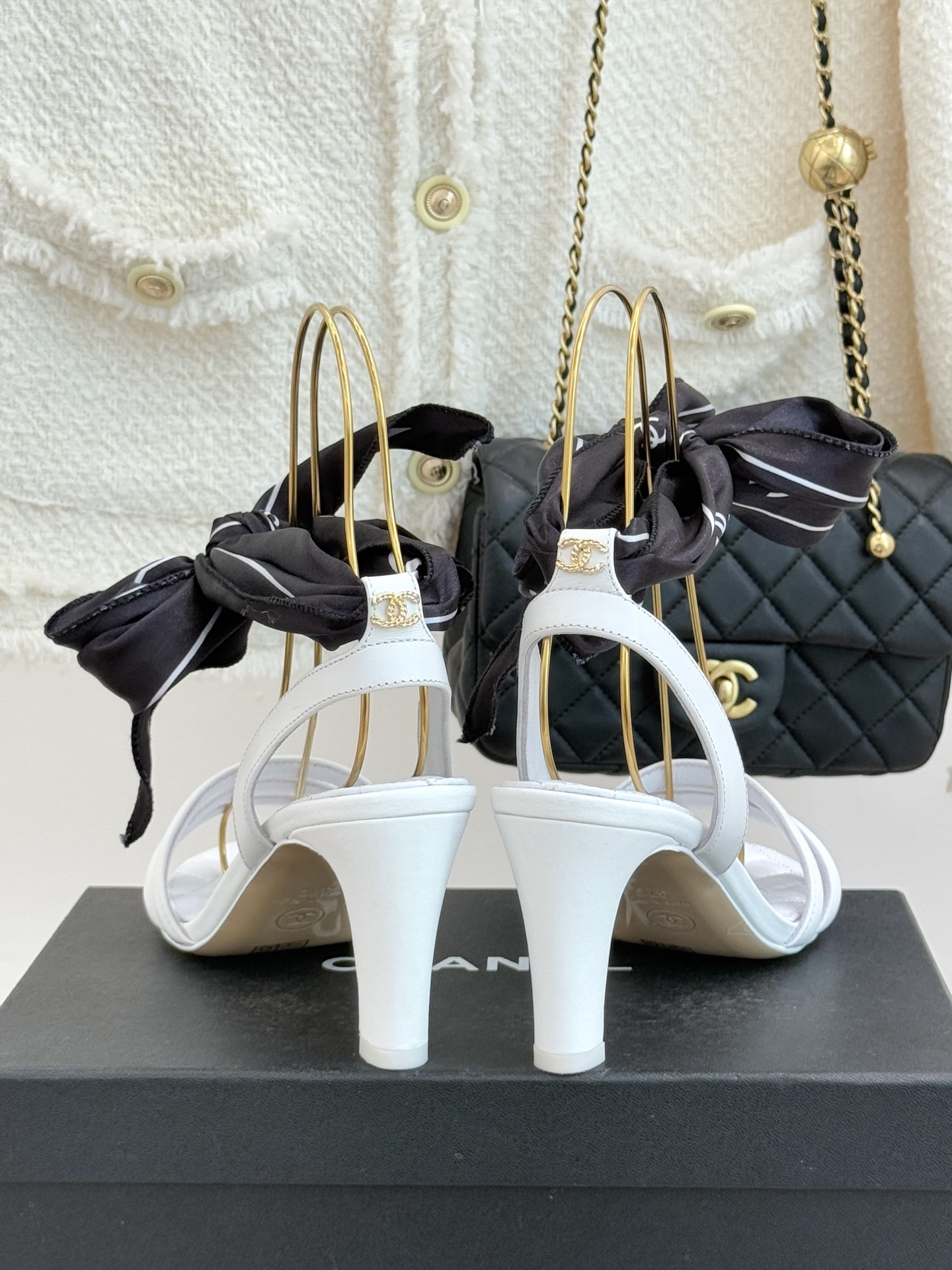 CHANE*｜小香26C新品双C丝带细带凉鞋系列藏着少女感与优雅感的双重惊艳以丝带设计打破经典边界双C元