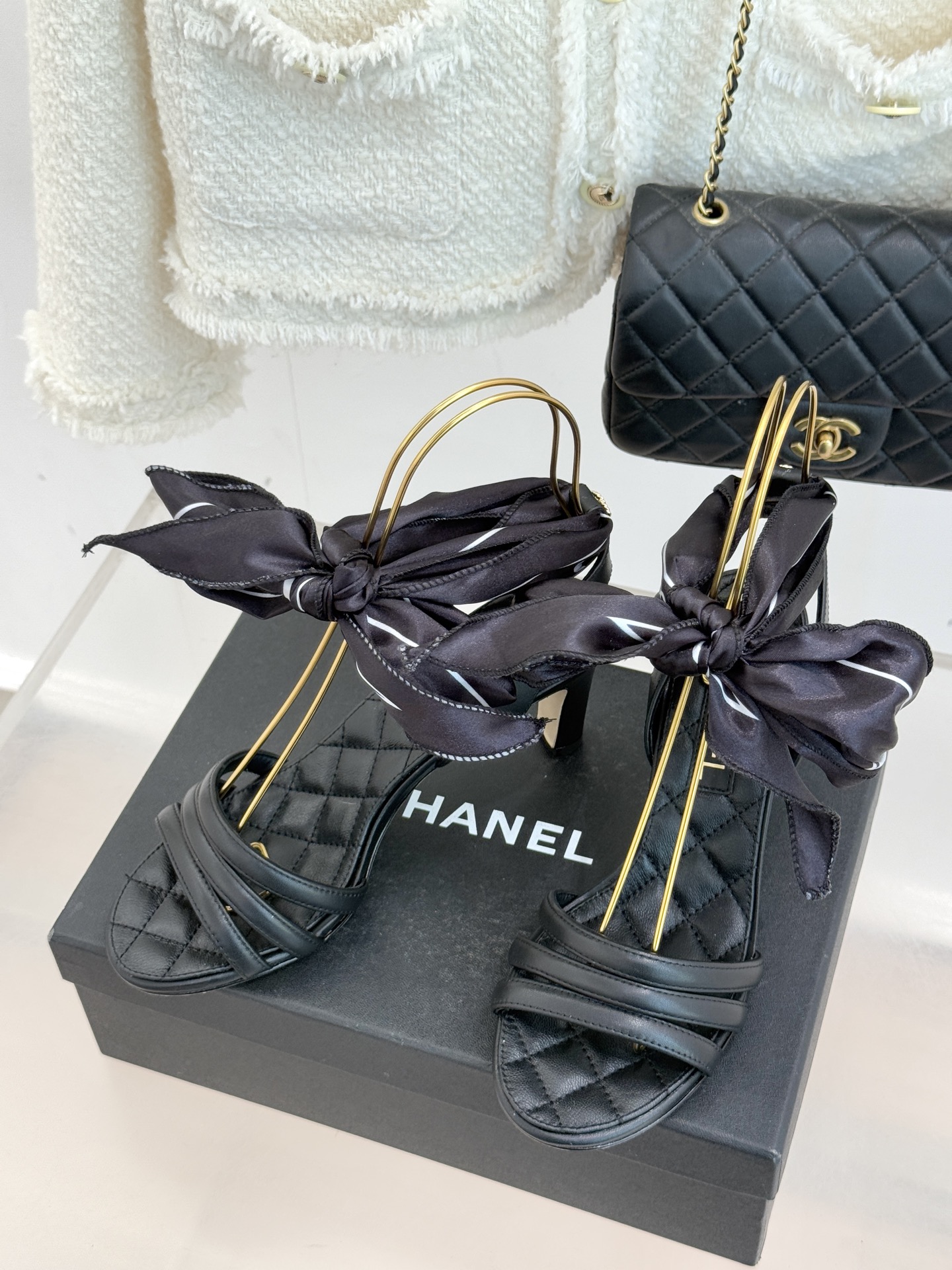 CHANE*｜小香26C新品双C丝带细带凉鞋系列藏着少女感与优雅感的双重惊艳以丝带设计打破经典边界双C元