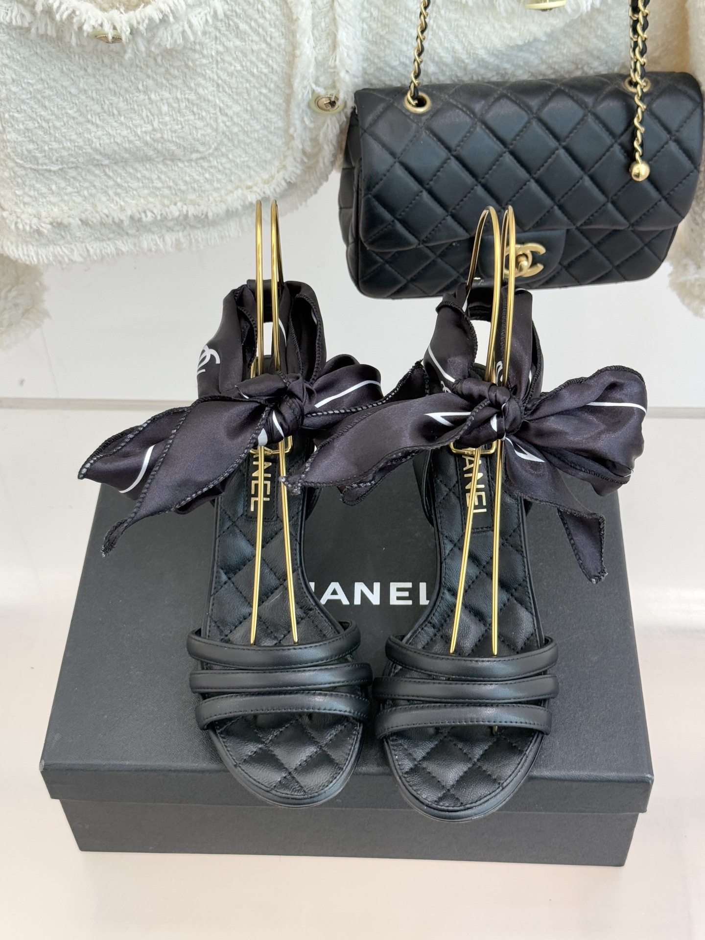 CHANE*｜小香26C新品双C丝带细带凉鞋系列藏着少女感与优雅感的双重惊艳以丝带设计打破经典边界双C元