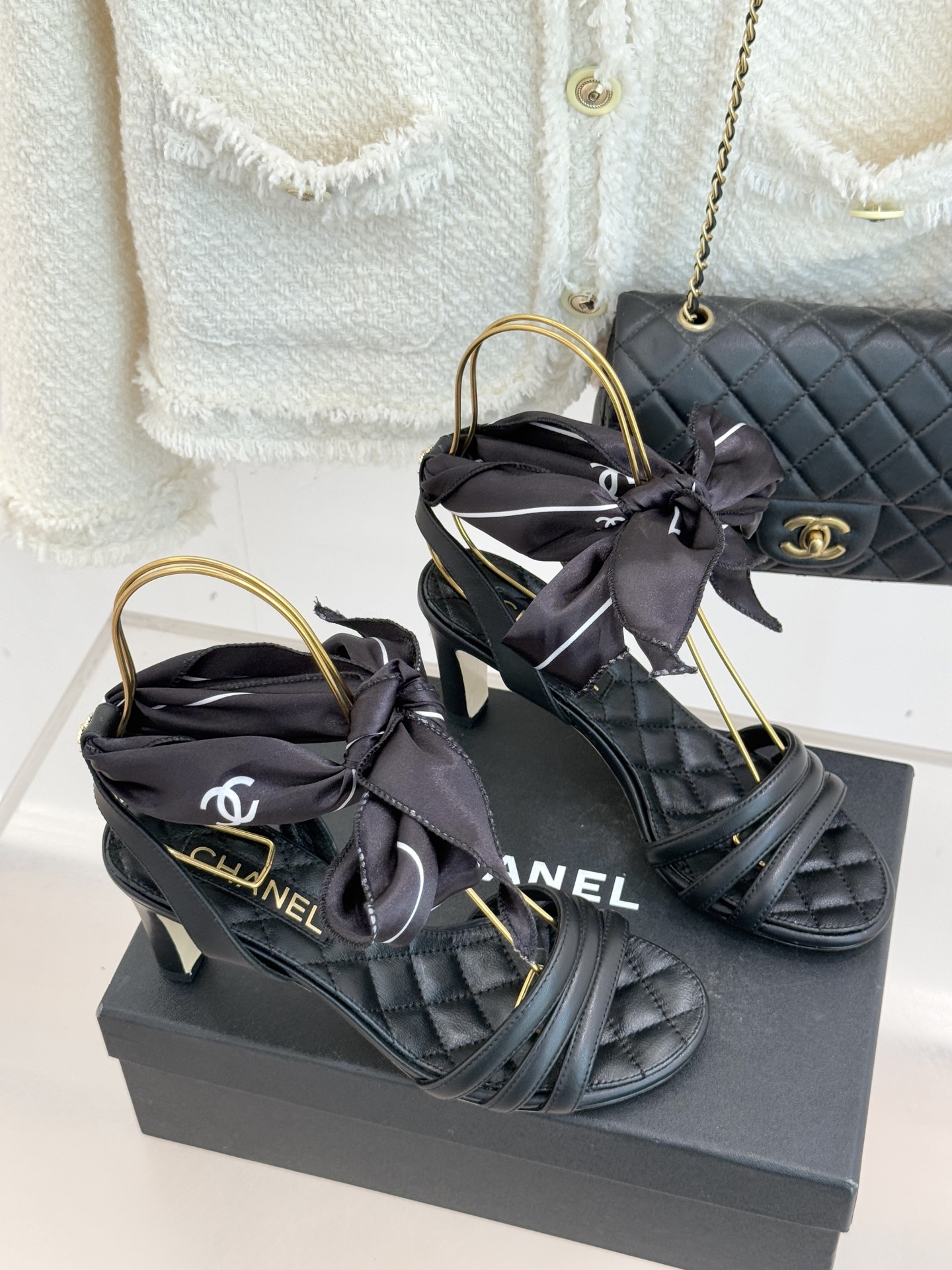 CHANE*｜小香26C新品双C丝带细带凉鞋系列藏着少女感与优雅感的双重惊艳以丝带设计打破经典边界双C元